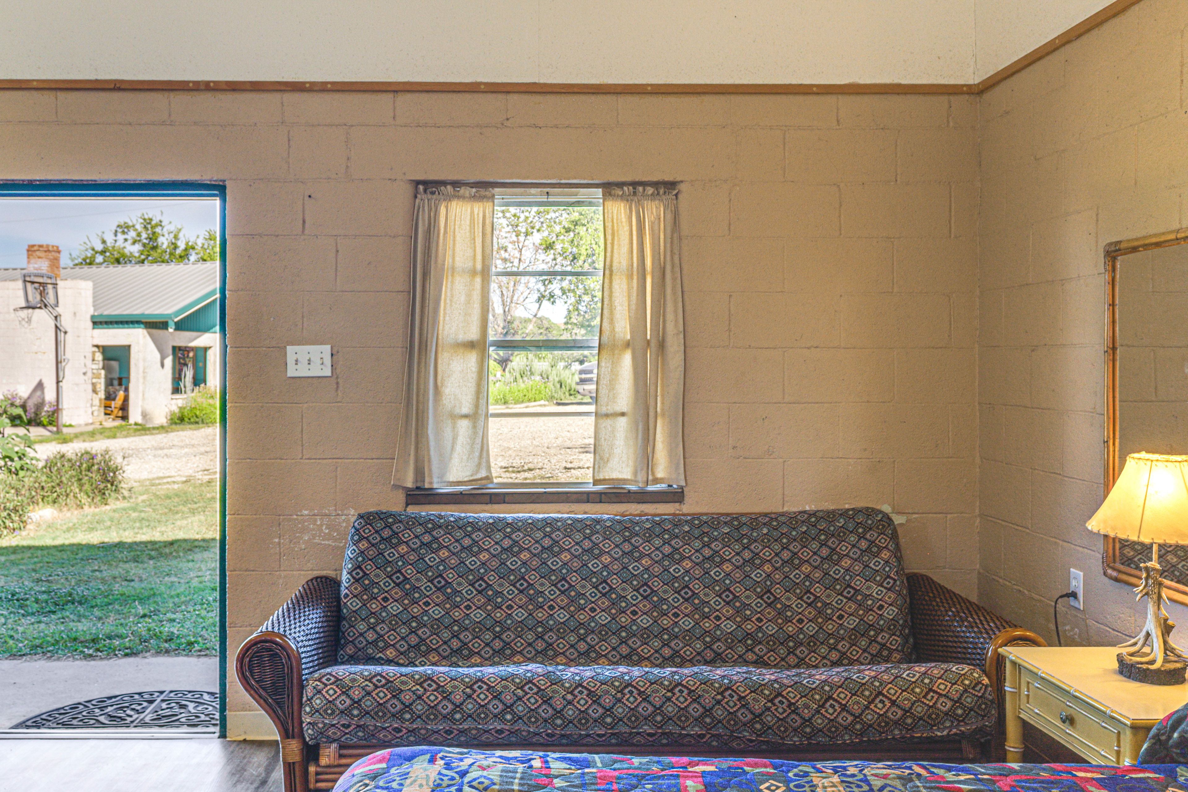 Studio | Futon | King Bed | Smart TV