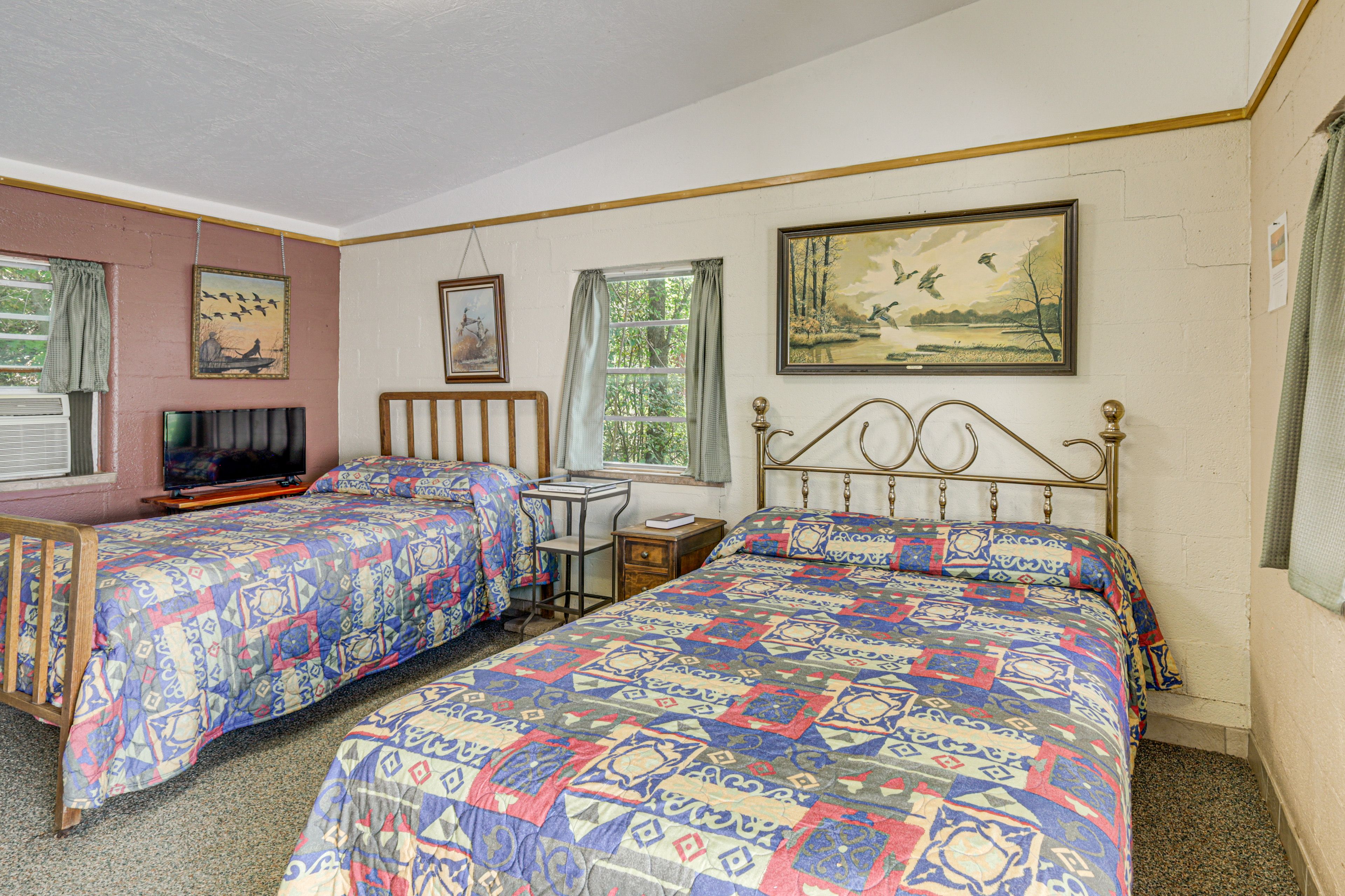 Whitney Vacation Rental | Studio | 1BA | 300 Sq Ft | 2 Steps to Enter