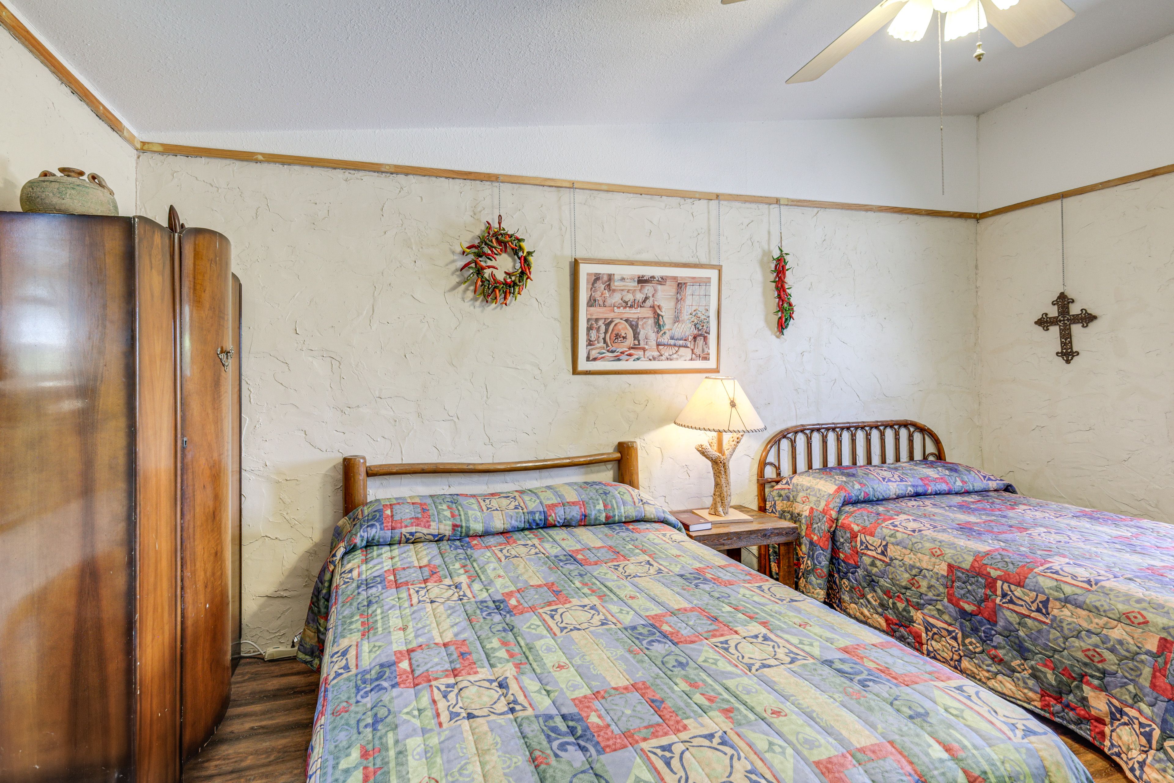 Studio | Queen Bed | Full Bed | Smart TV | Linens Provided