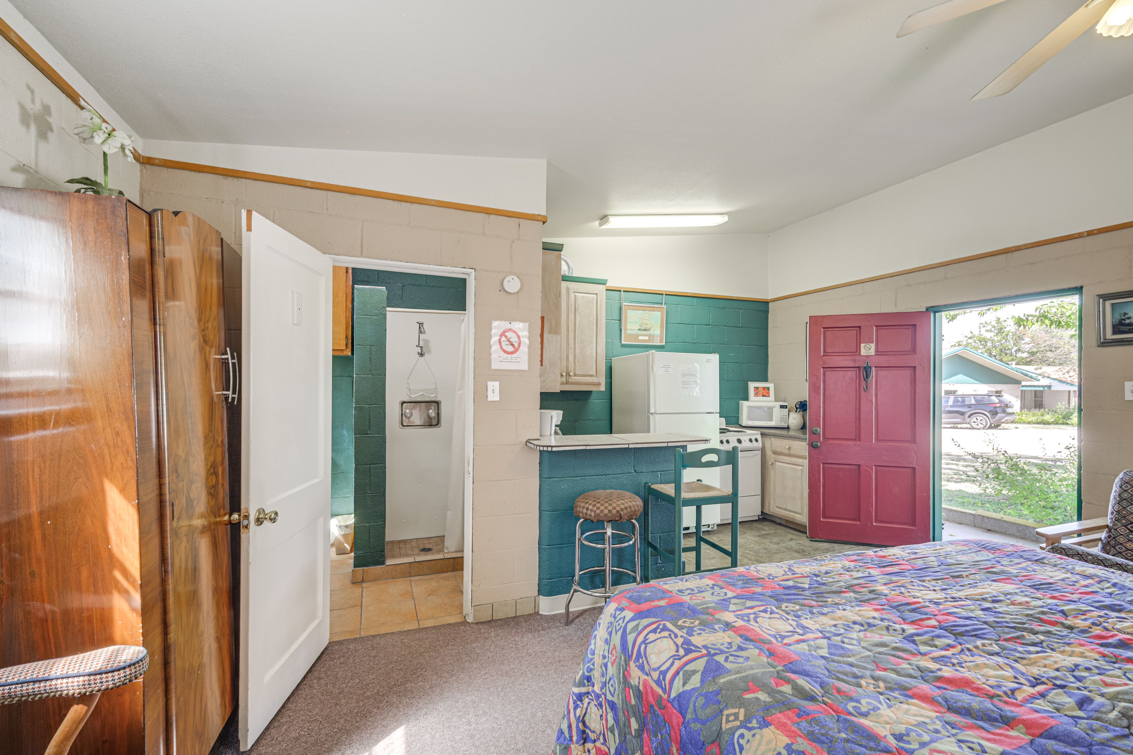 Studio | Window A/C Unit | Free WiFi