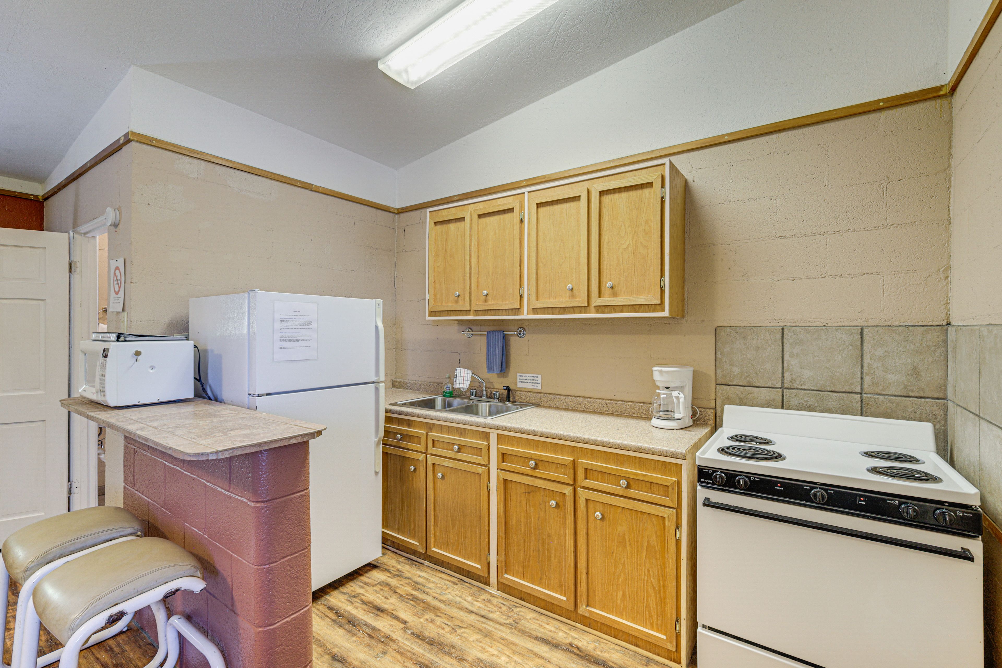 Studio | Kitchen | Free WiFi | Window A/C & Heating Unit