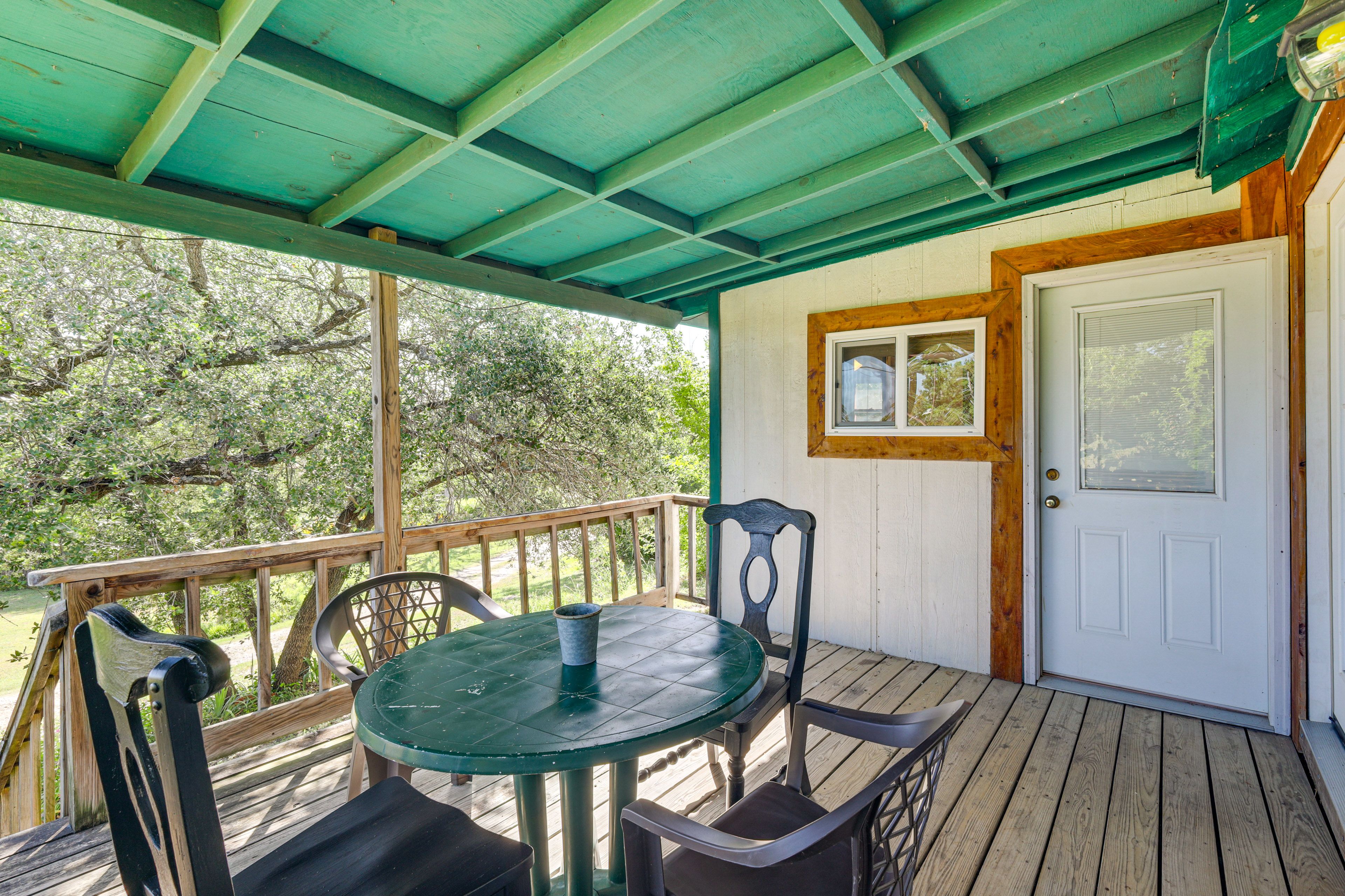 Covered Deck | Outdoor Dining Set