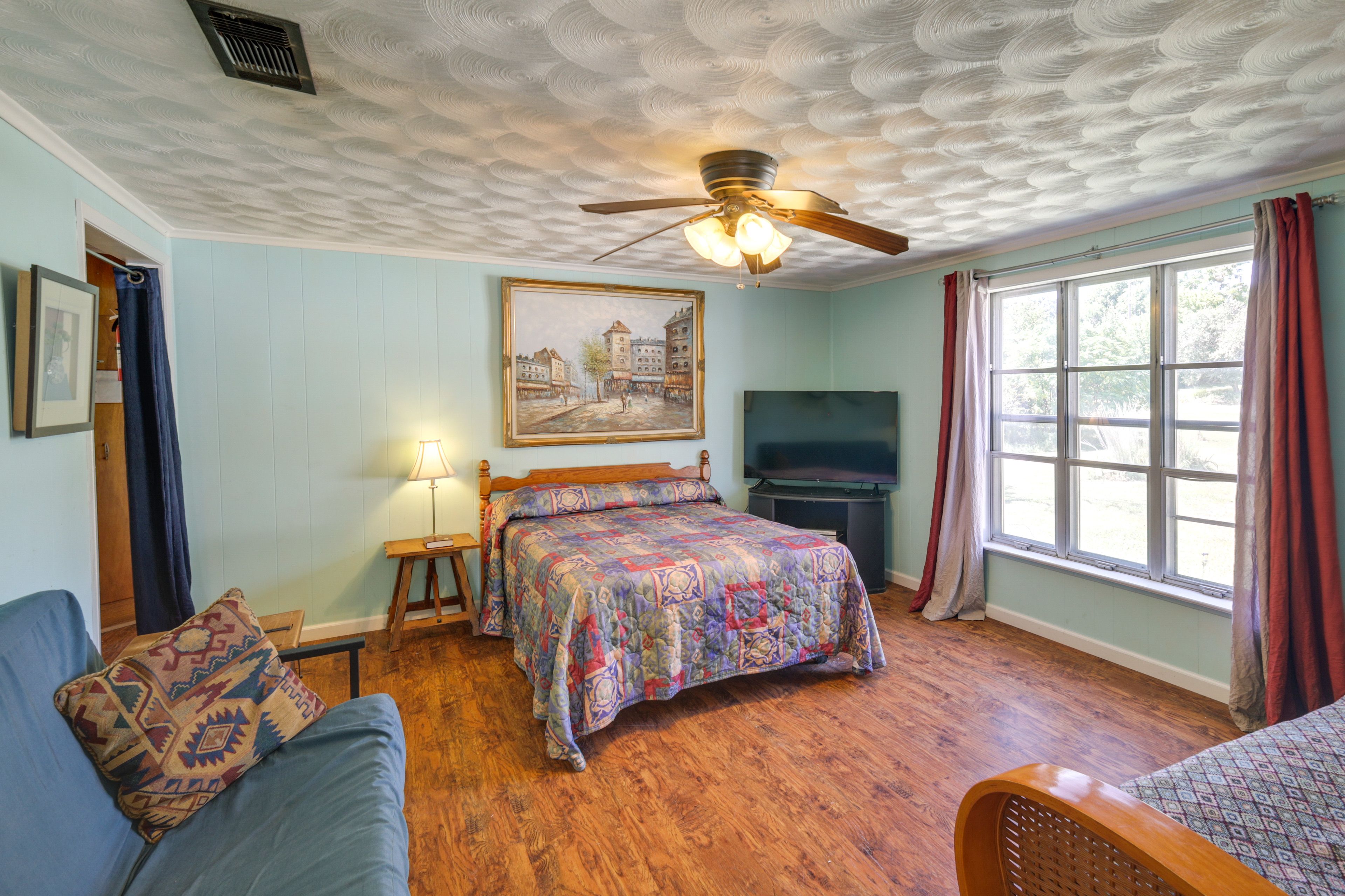 Living Room | Full Bed | Futon