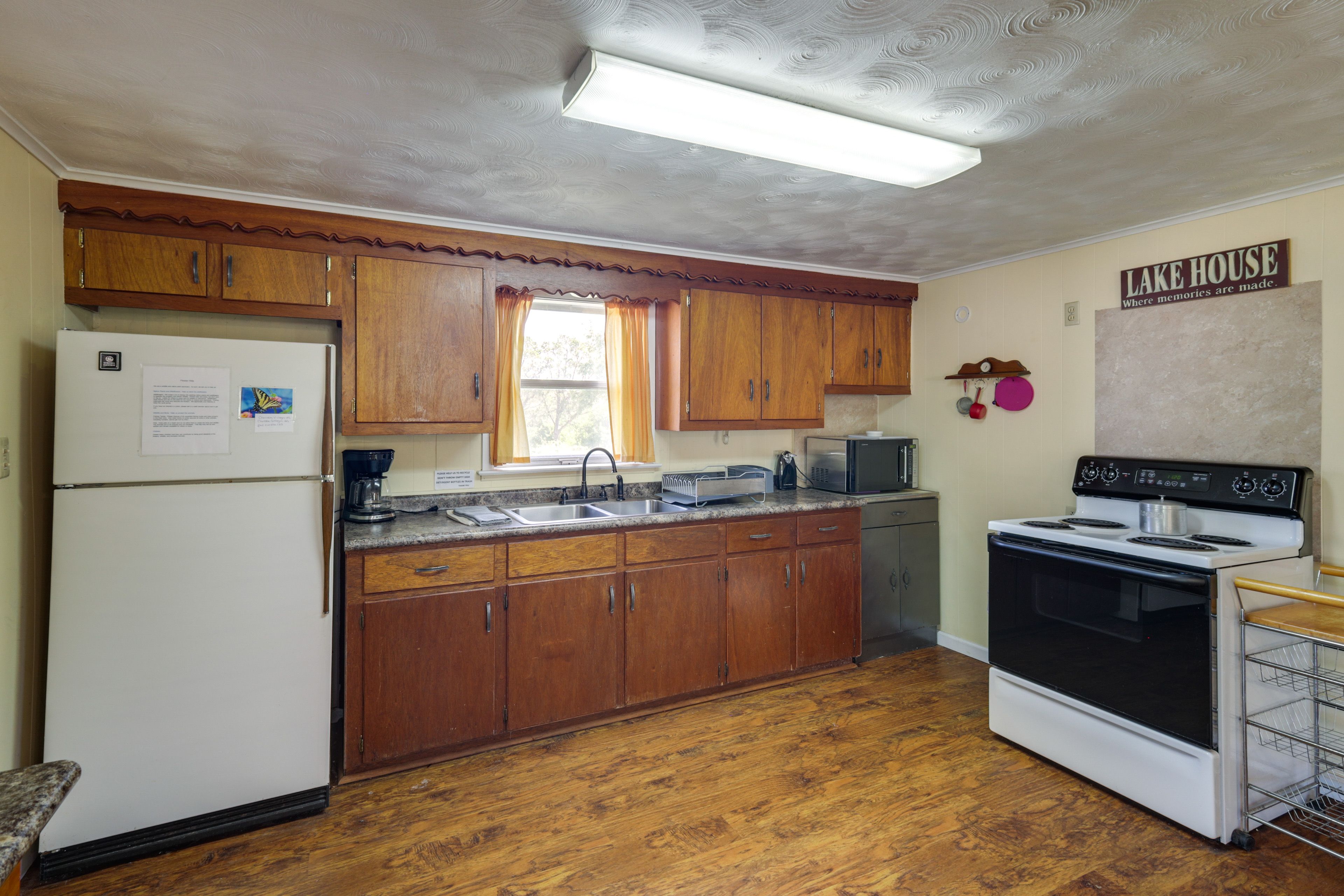 Kitchen | Free WiFi | Central A/C & Heat