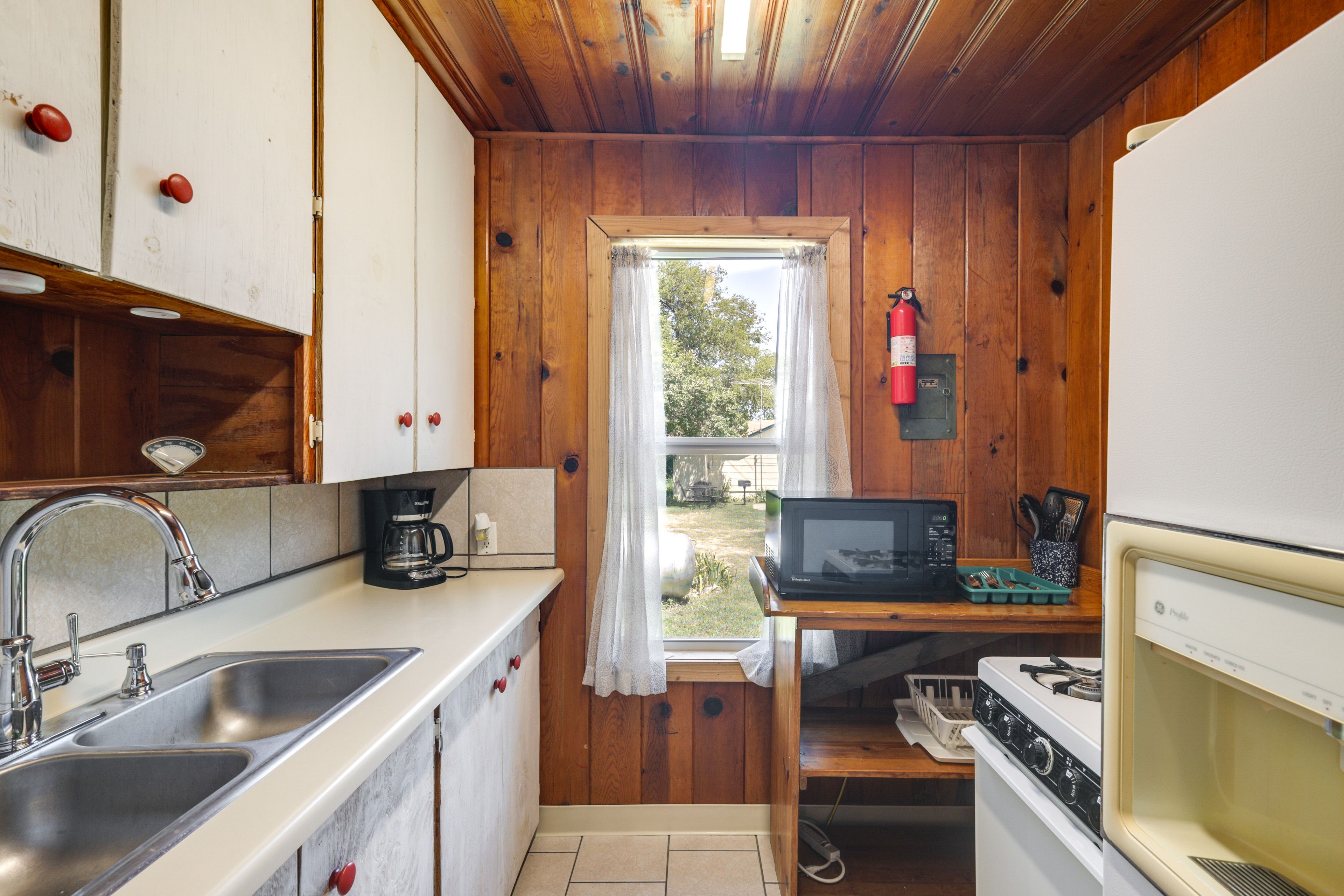 Kitchen | Trash Bags & Paper Towels