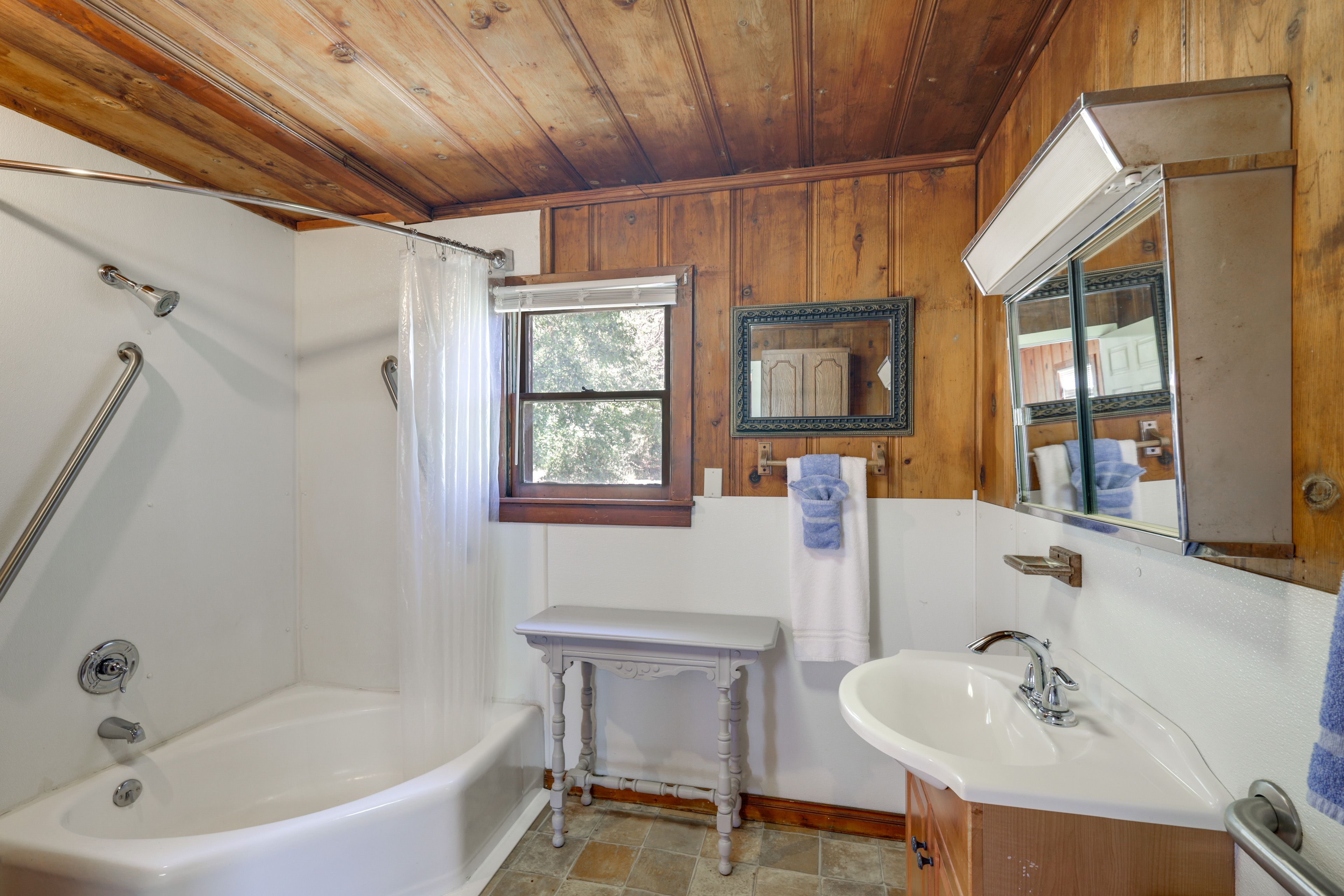 Bathroom | Towels Provided