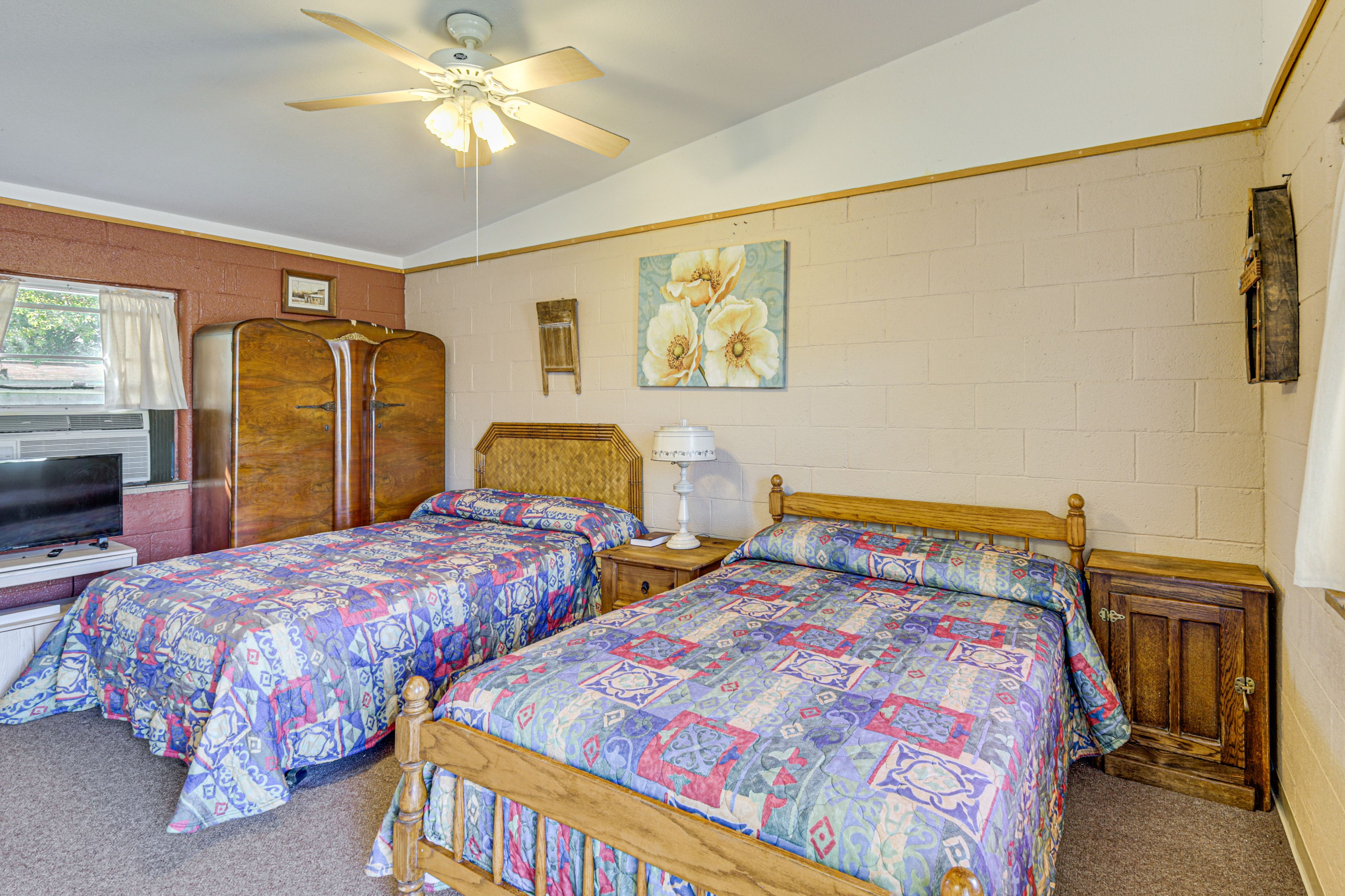 Whitney Vacation Rental | Studio | 1BA | 300 Sq Ft | Step to Enter