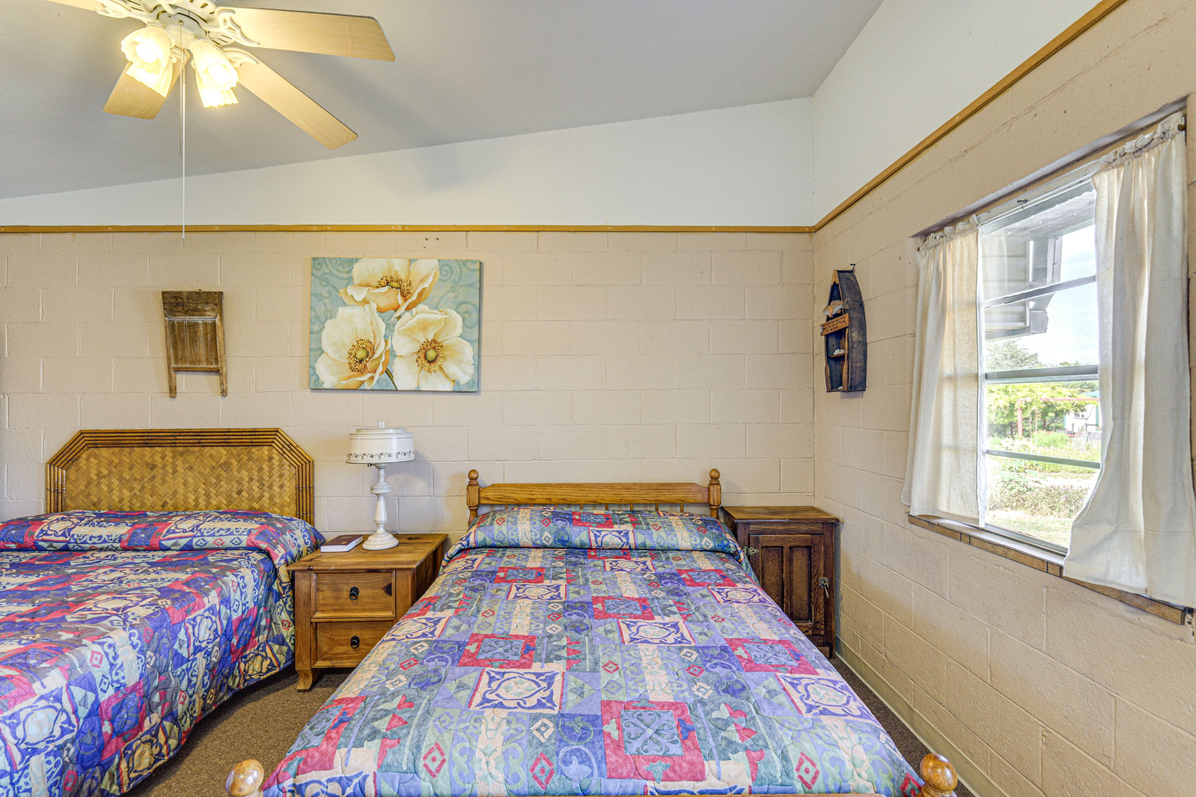 Studio | Queen Bed | Full Bed | Smart TV