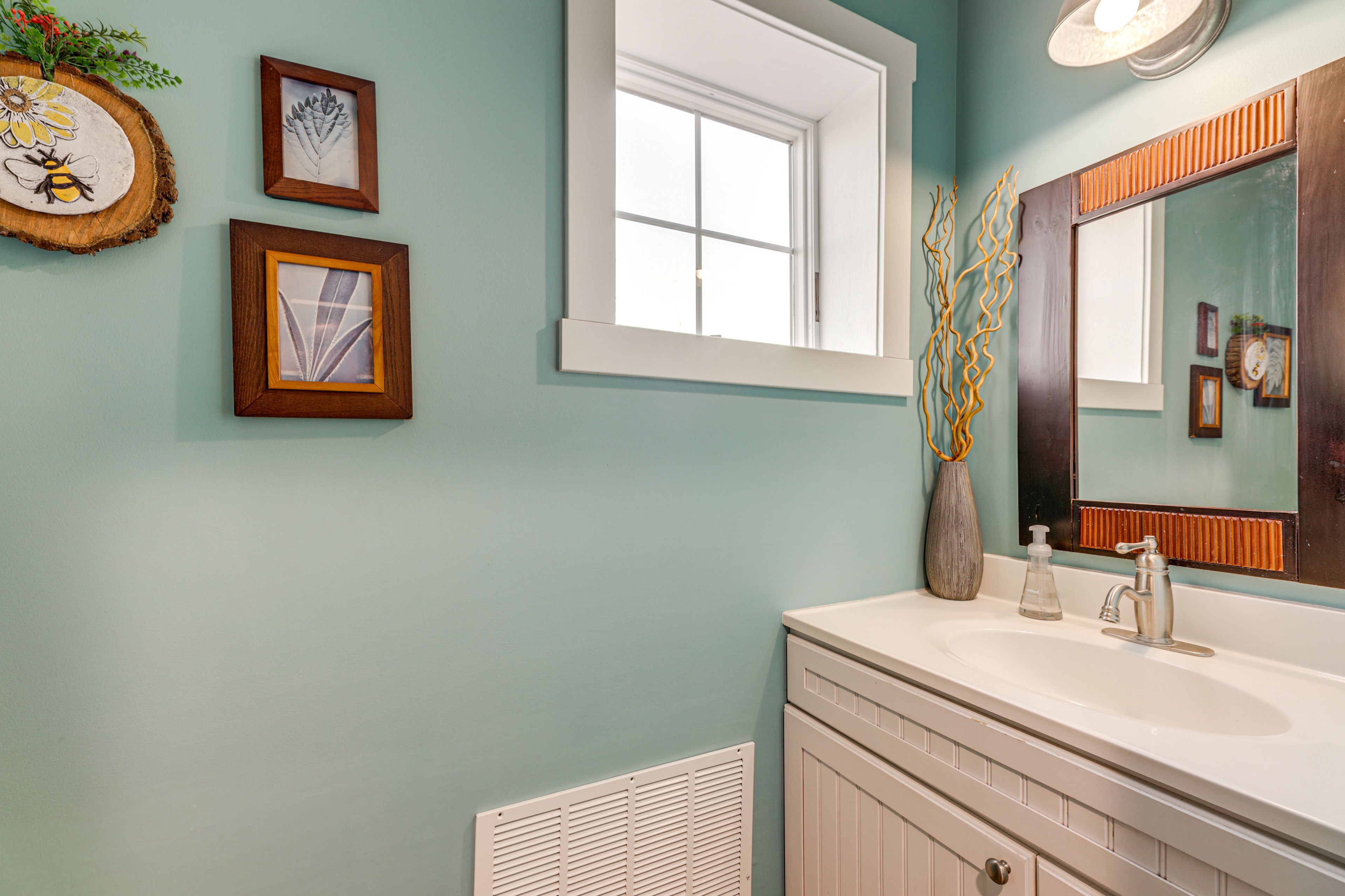 Full Bathroom | 2nd Floor