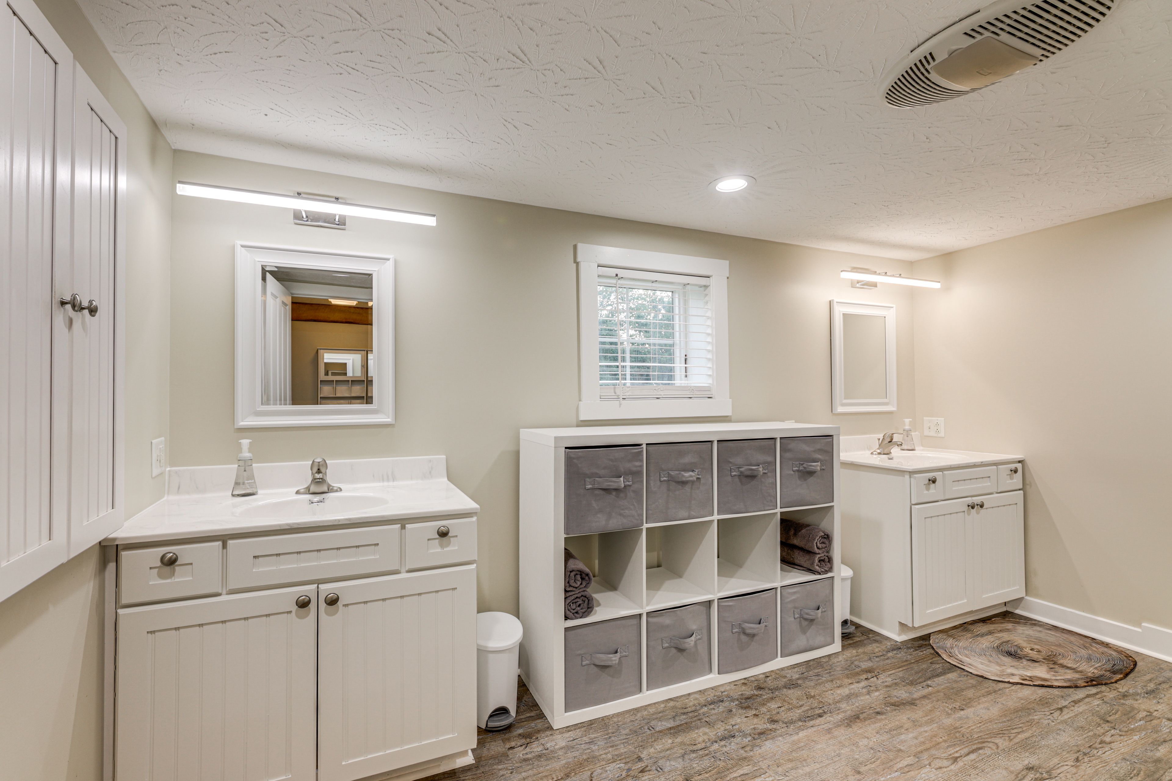 Full Bathroom | 1st Floor