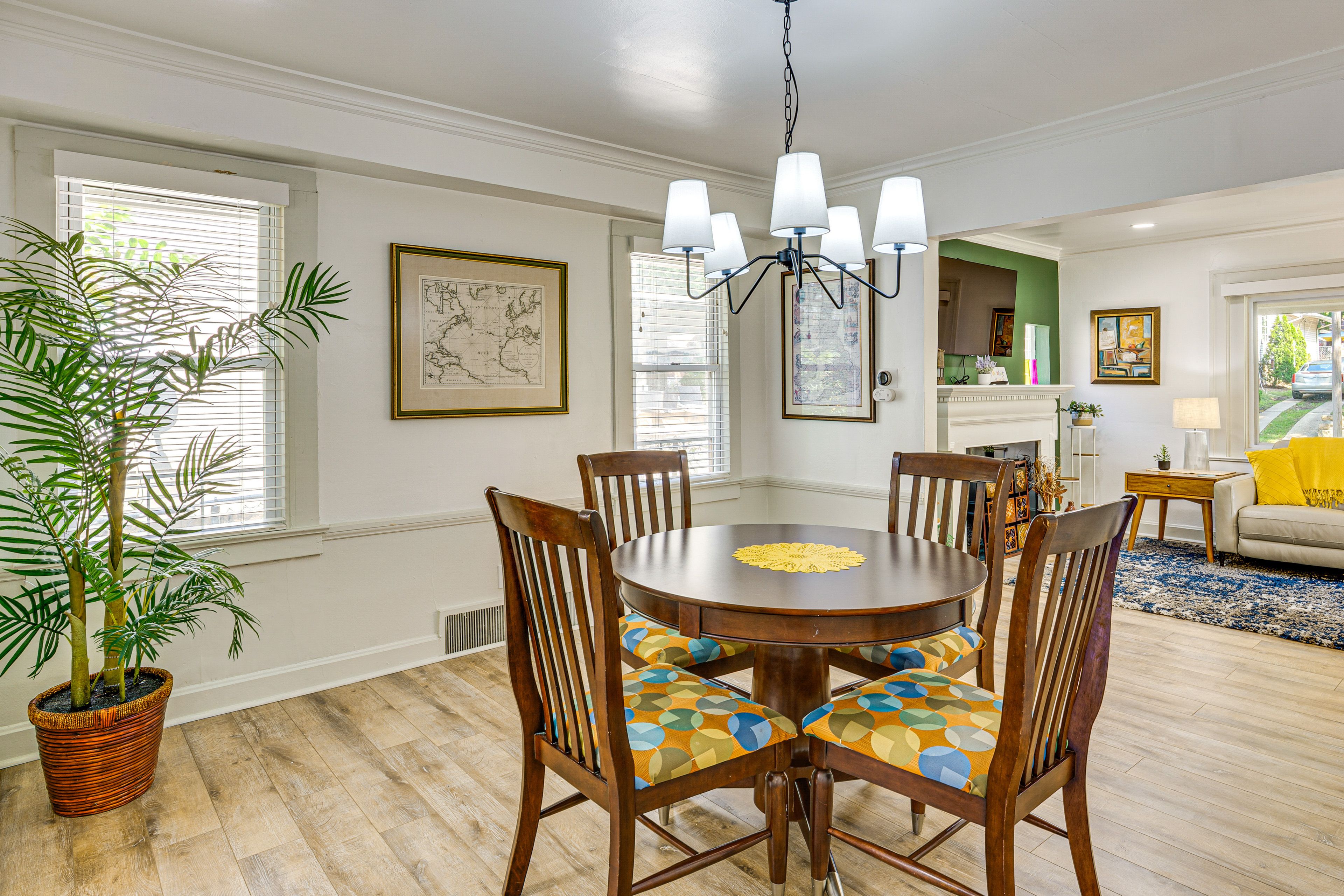 Dining Table | Dishware/Flatware