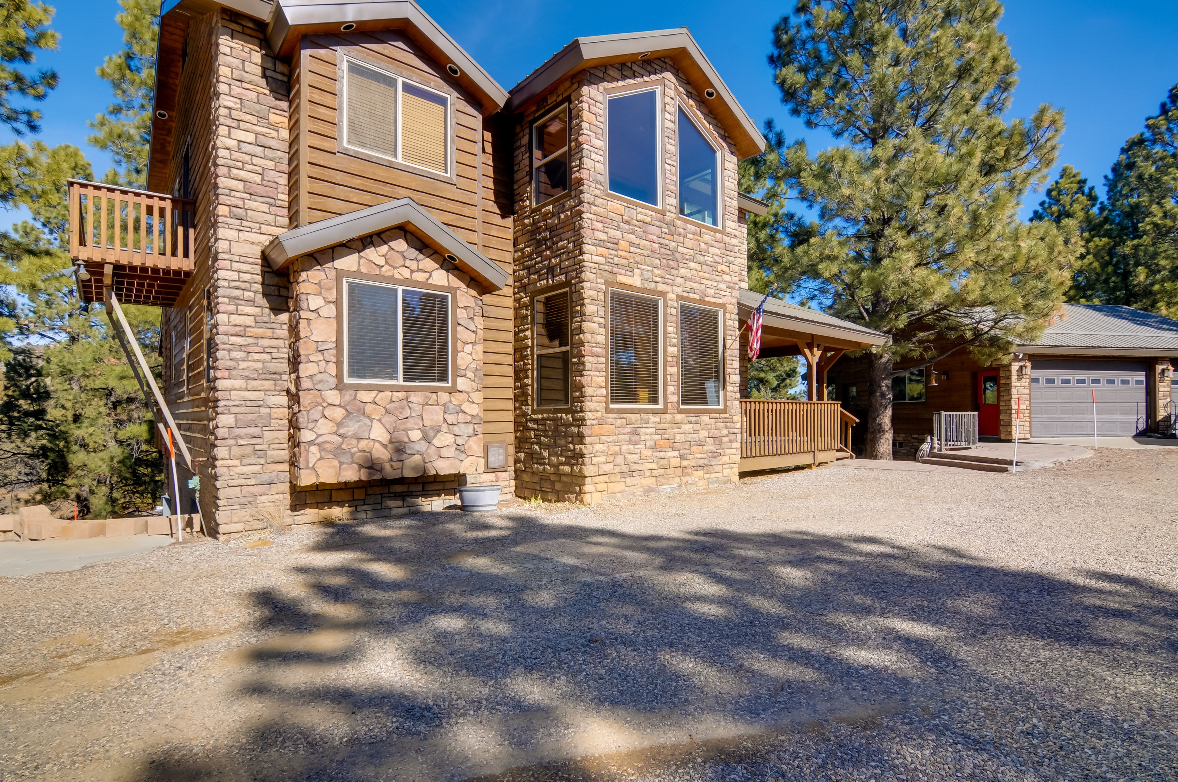 Shared Driveway Parking (1 Vehicle)
