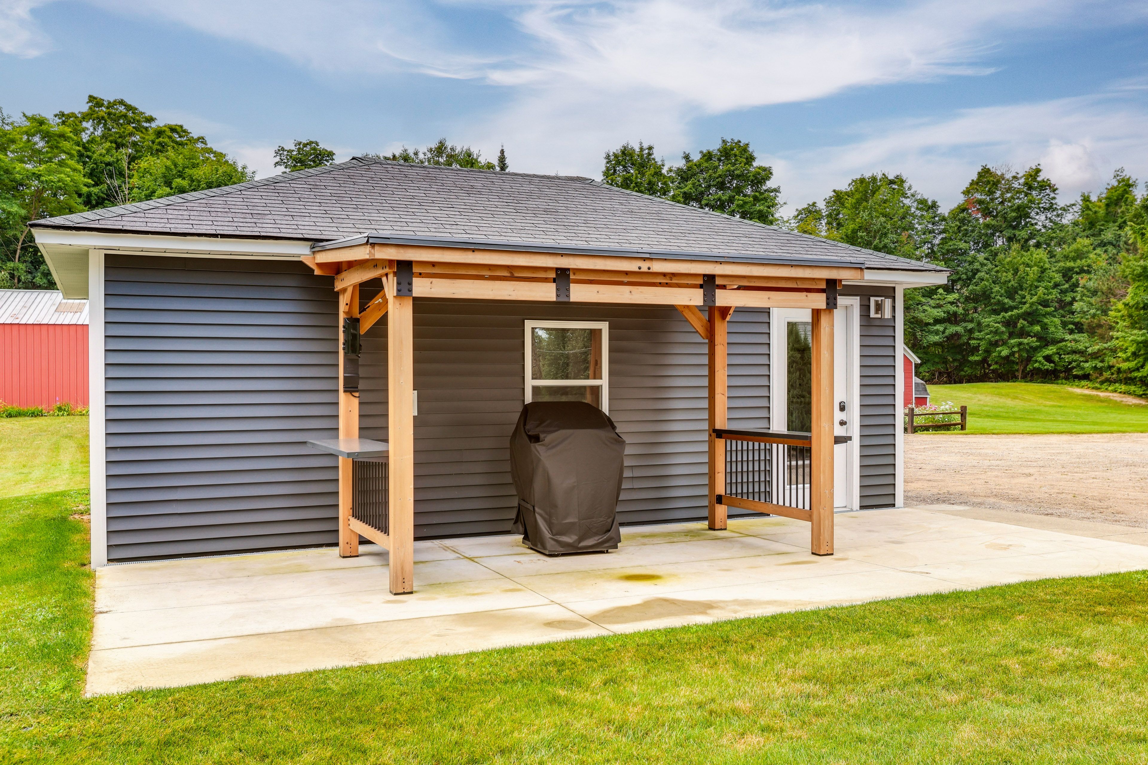 Detached Casita Exterior | Gas Grill