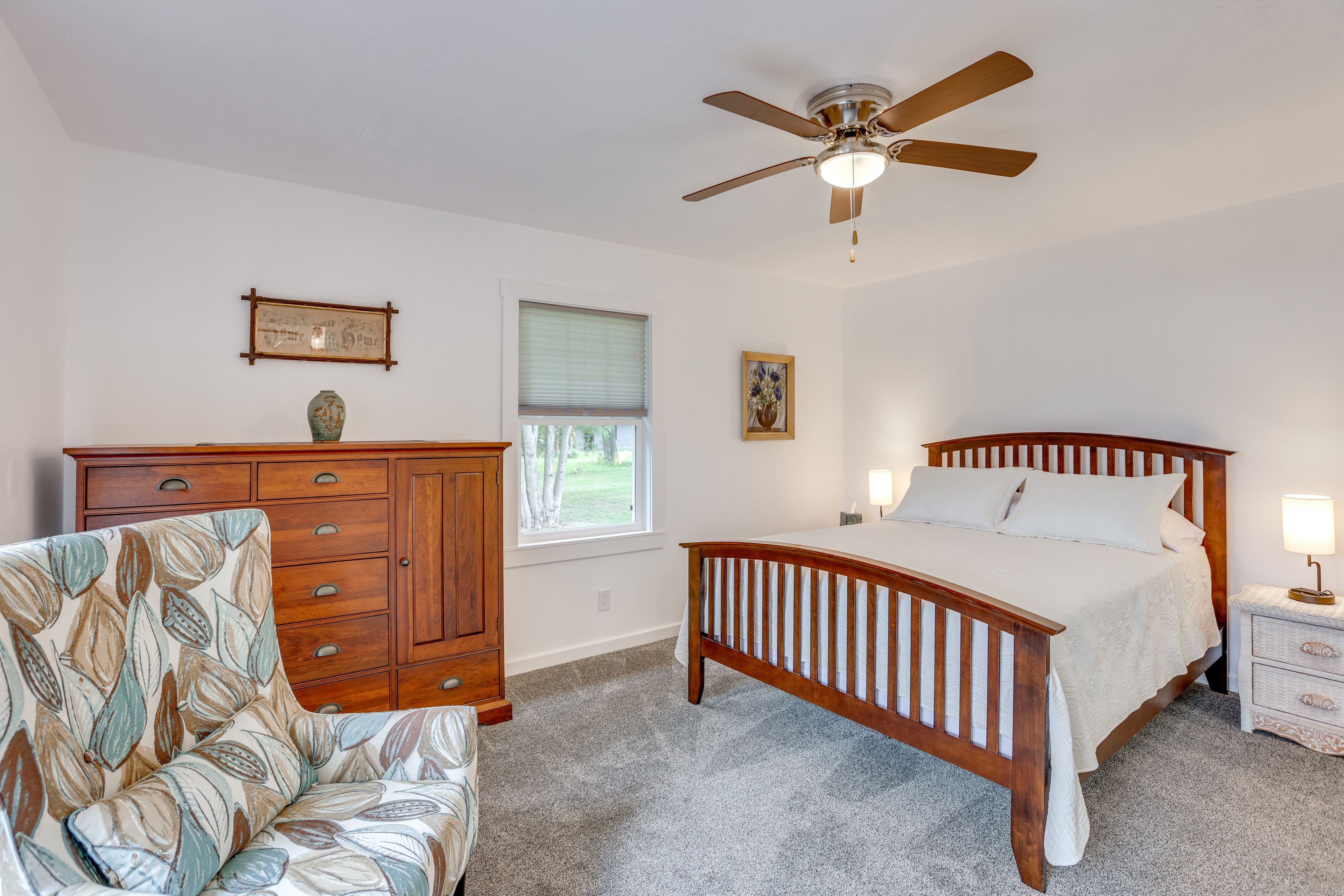 Bedroom 1 | Queen Bed | Linens | Main Level