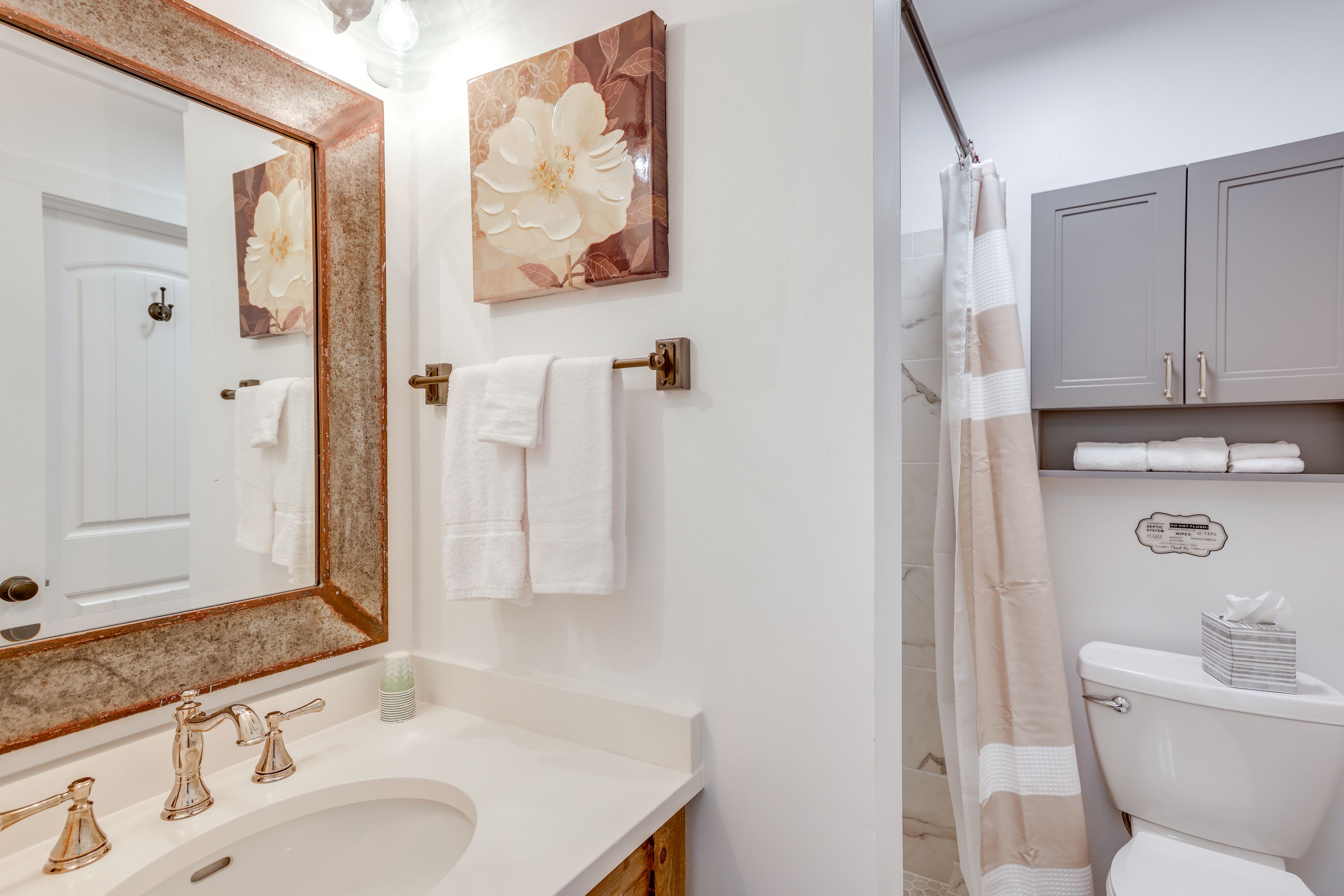 Full Bath | Towels | Hair Dryer | Main Level