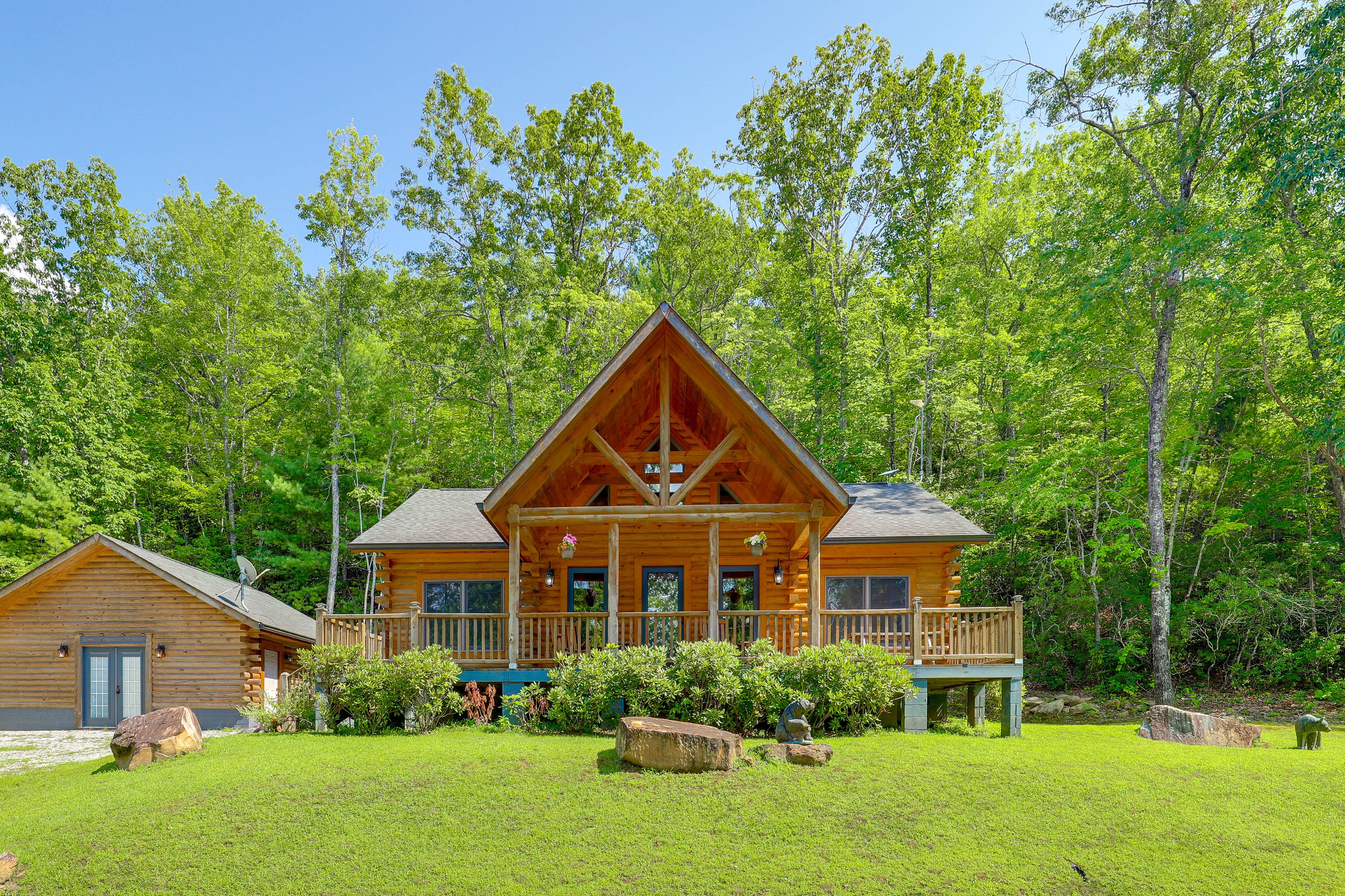Marion Vacation Rental | 3BR | 2BA | 1,500 Sq Ft | Stairs to Enter