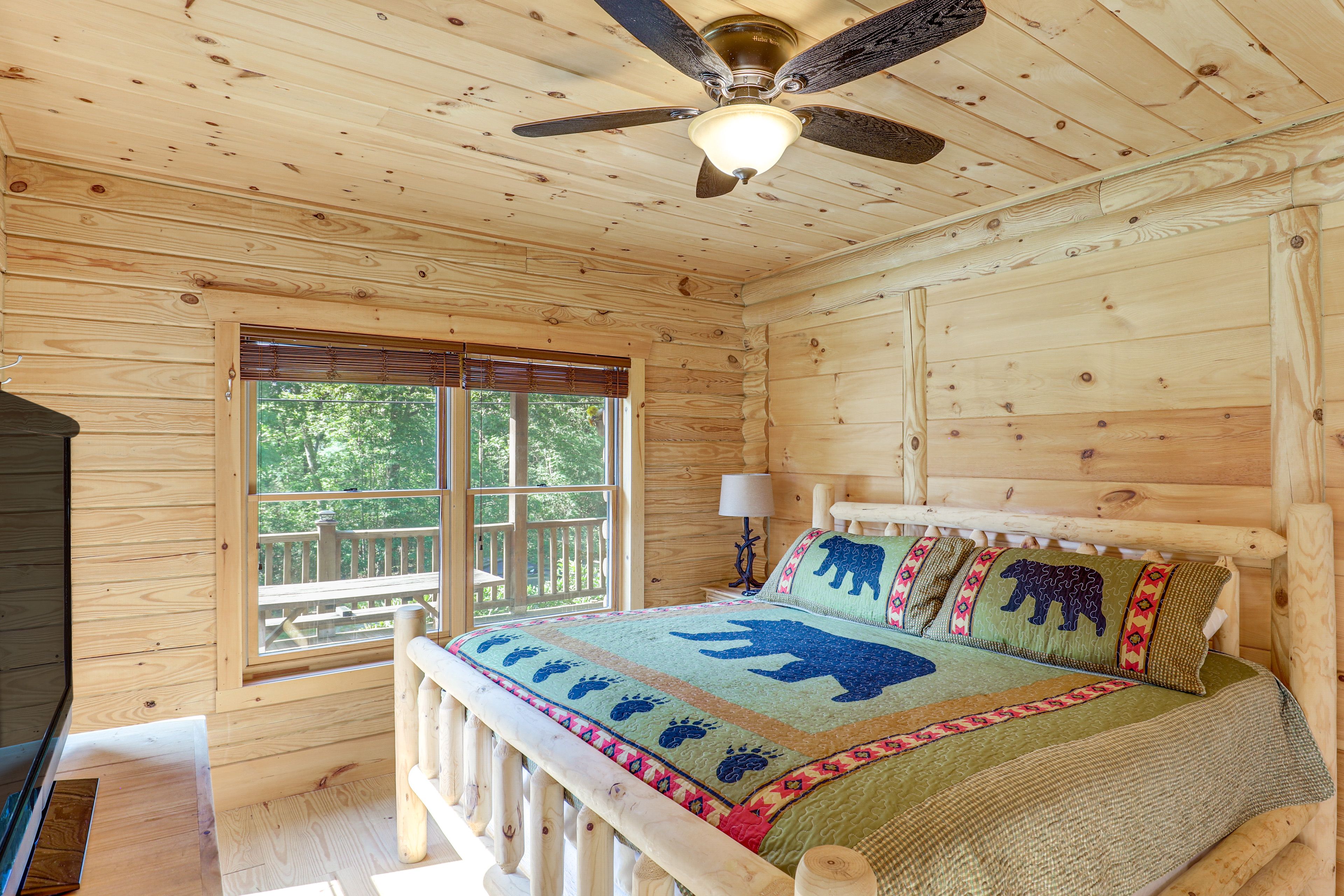 Bedroom 1 | King Bed | Linens Provided