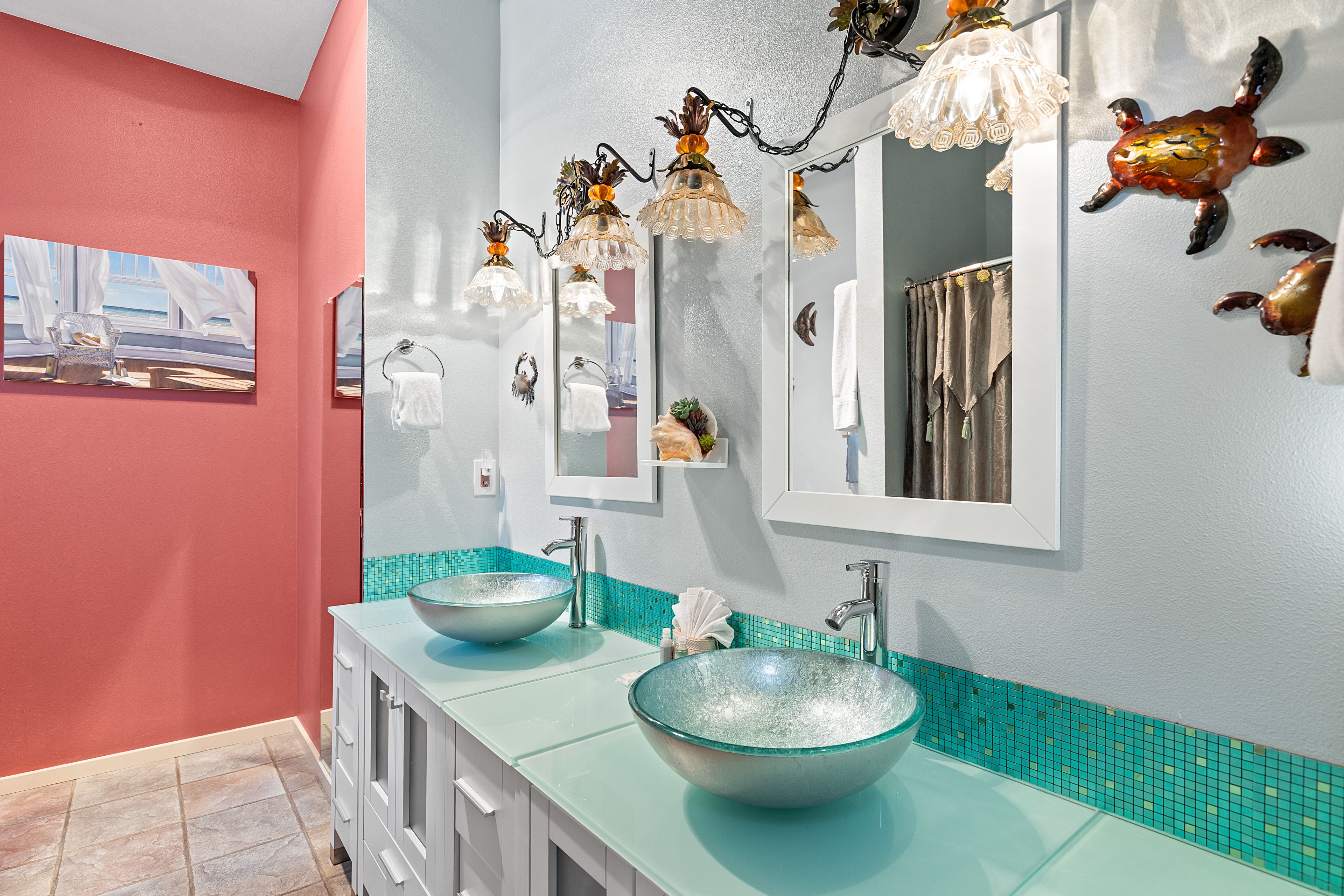 En-Suite Bathroom | Towels Provided