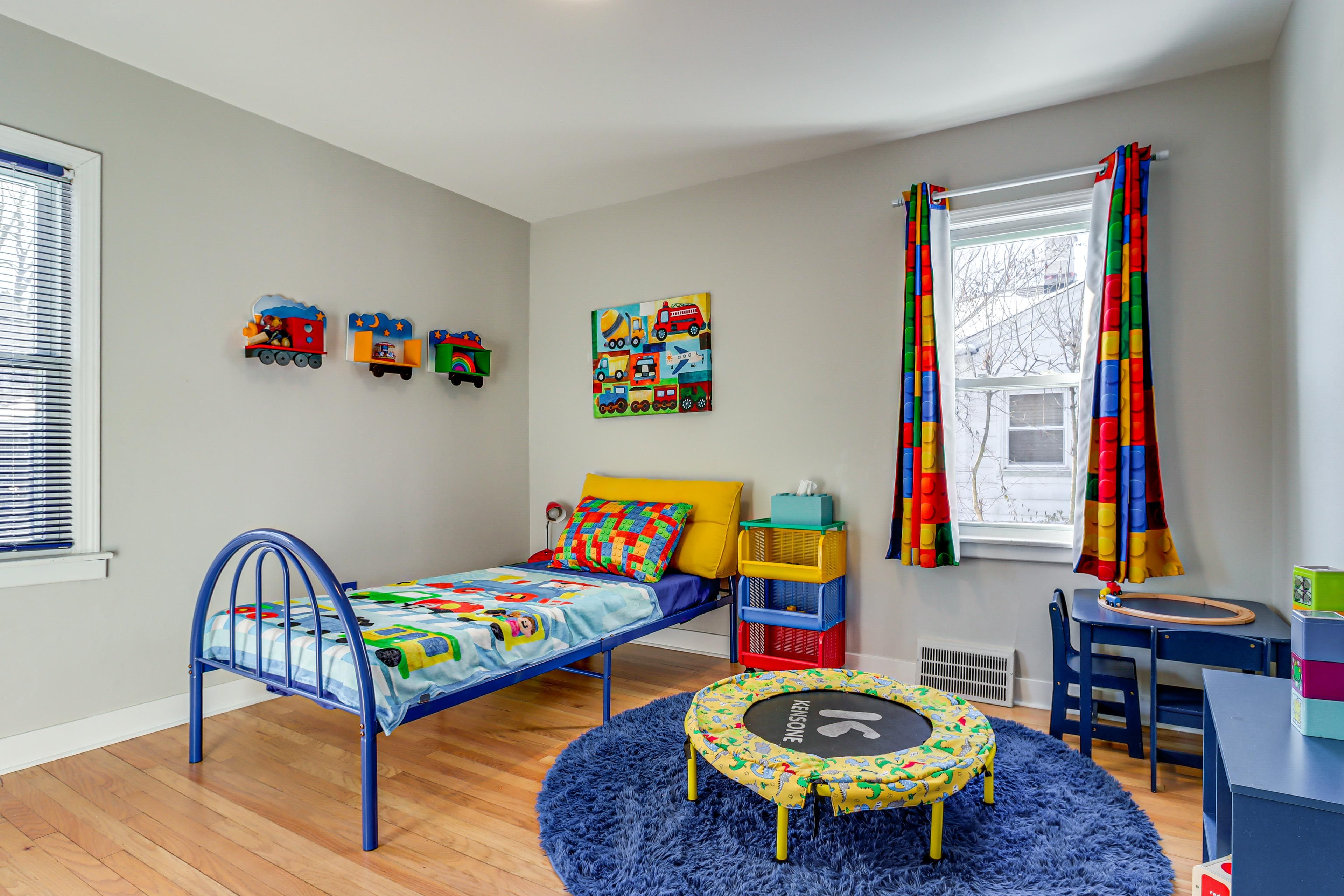 Bedroom 2 | 1st Floor | Twin Bed