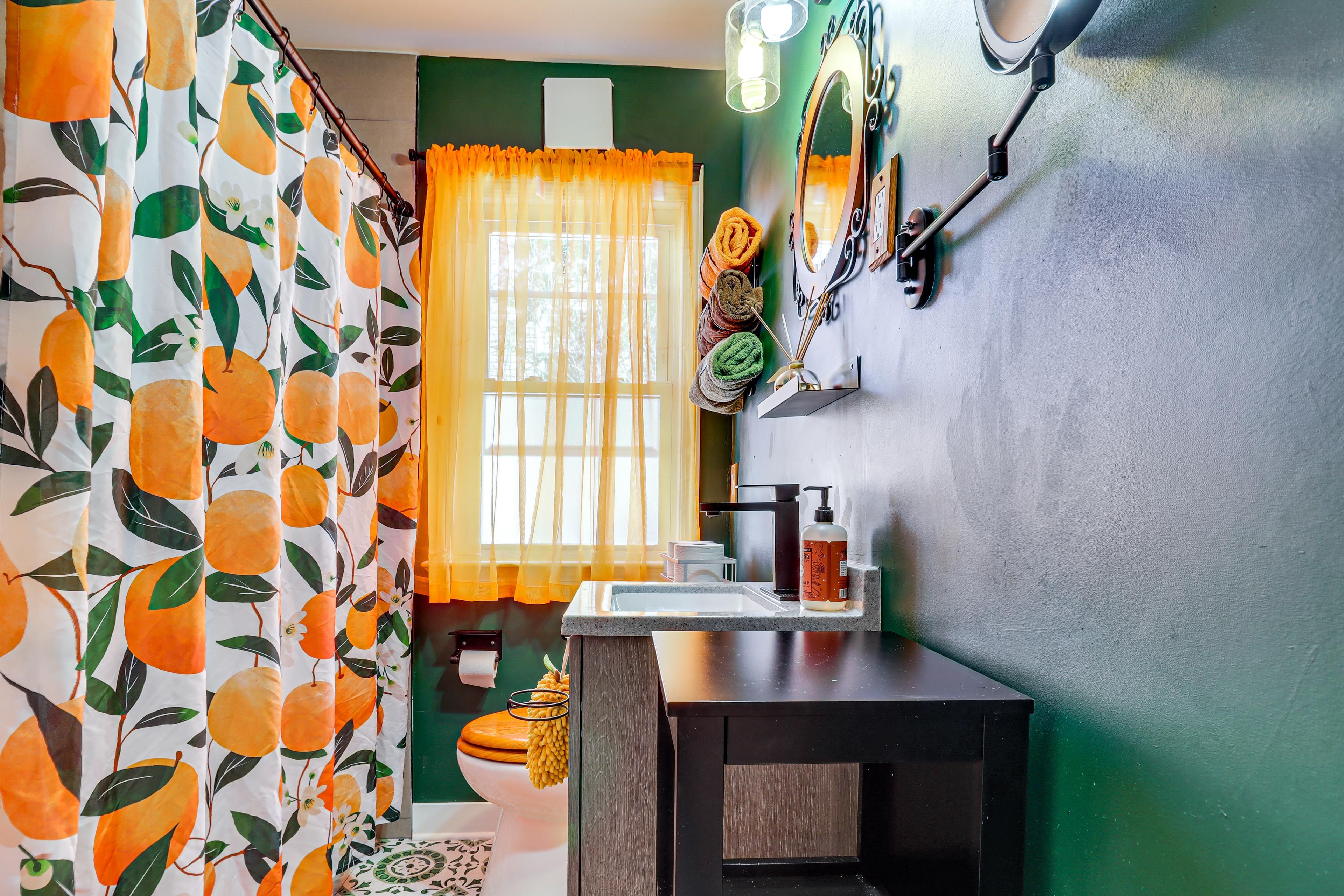 Full Bathroom | 1st Floor