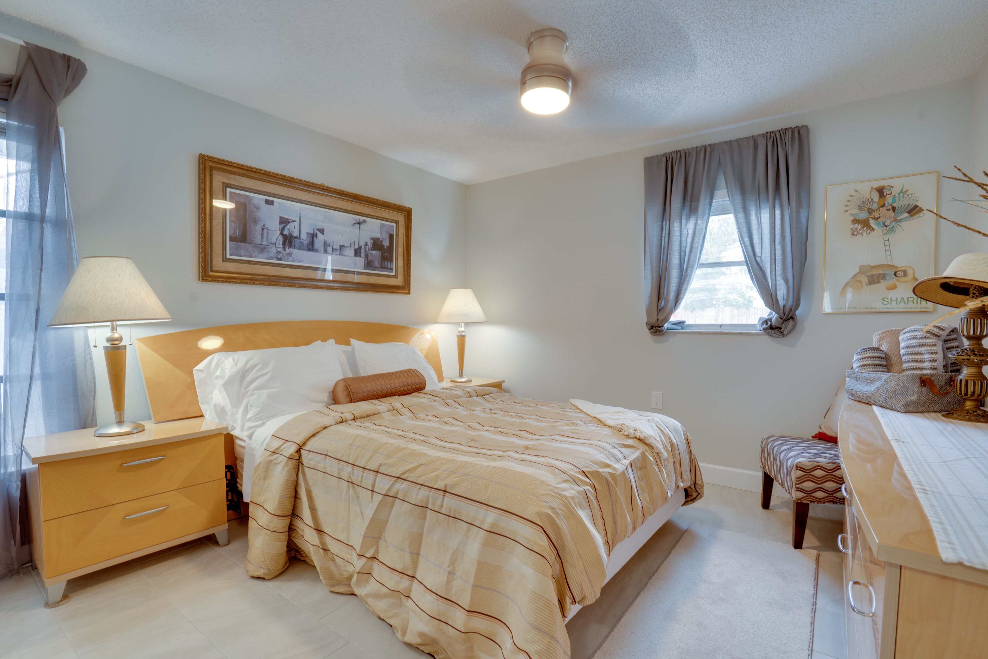 Bedroom 1 | Queen Bed
