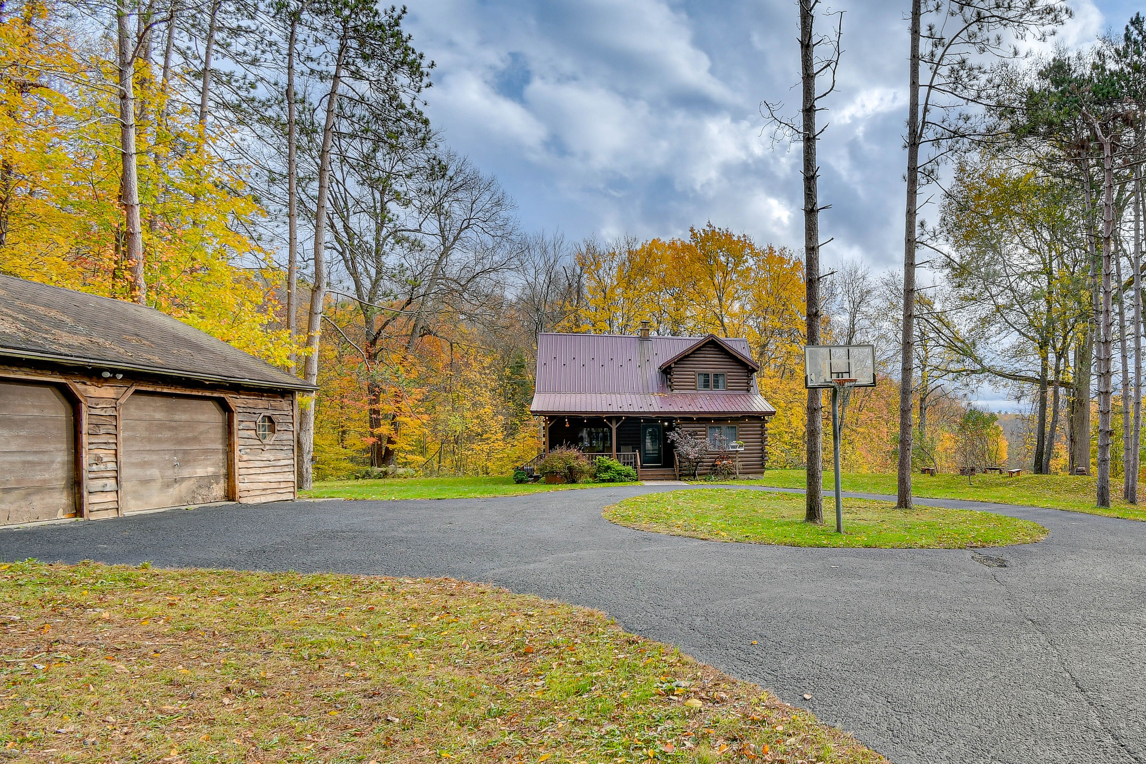 Parking | Circular Driveway (7 Vehicles)
