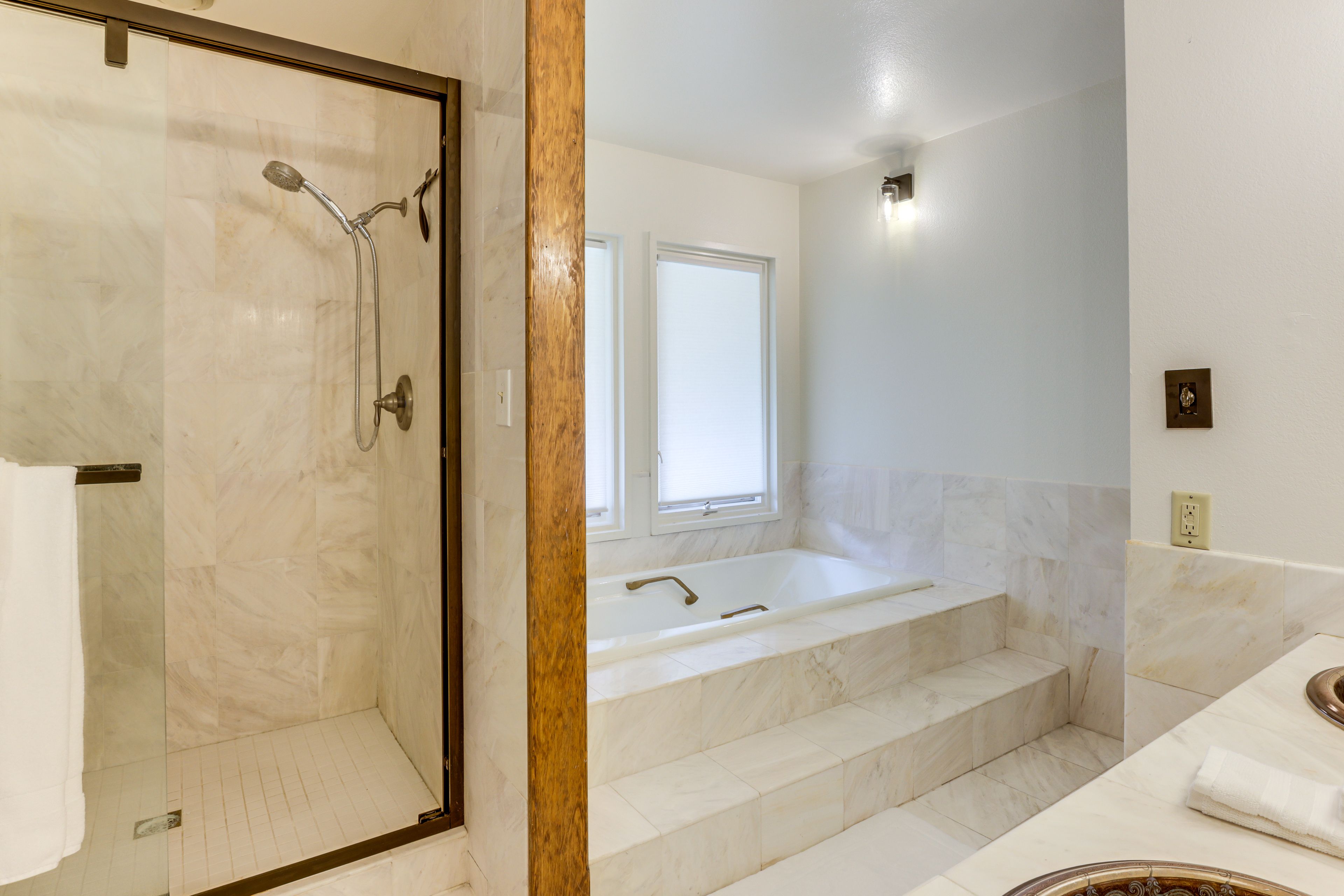 Full Bathroom | 2nd Floor