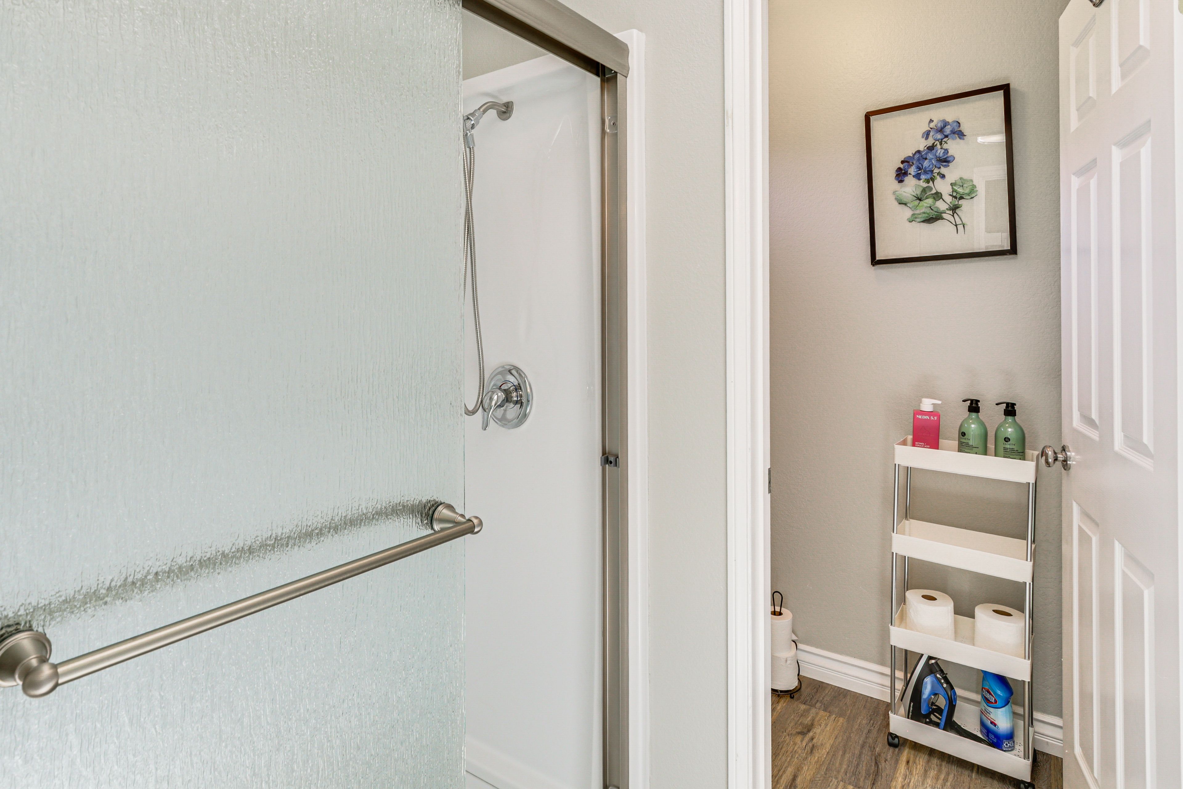 Full Bathroom | Linens & Towels | Complimentary Toiletries