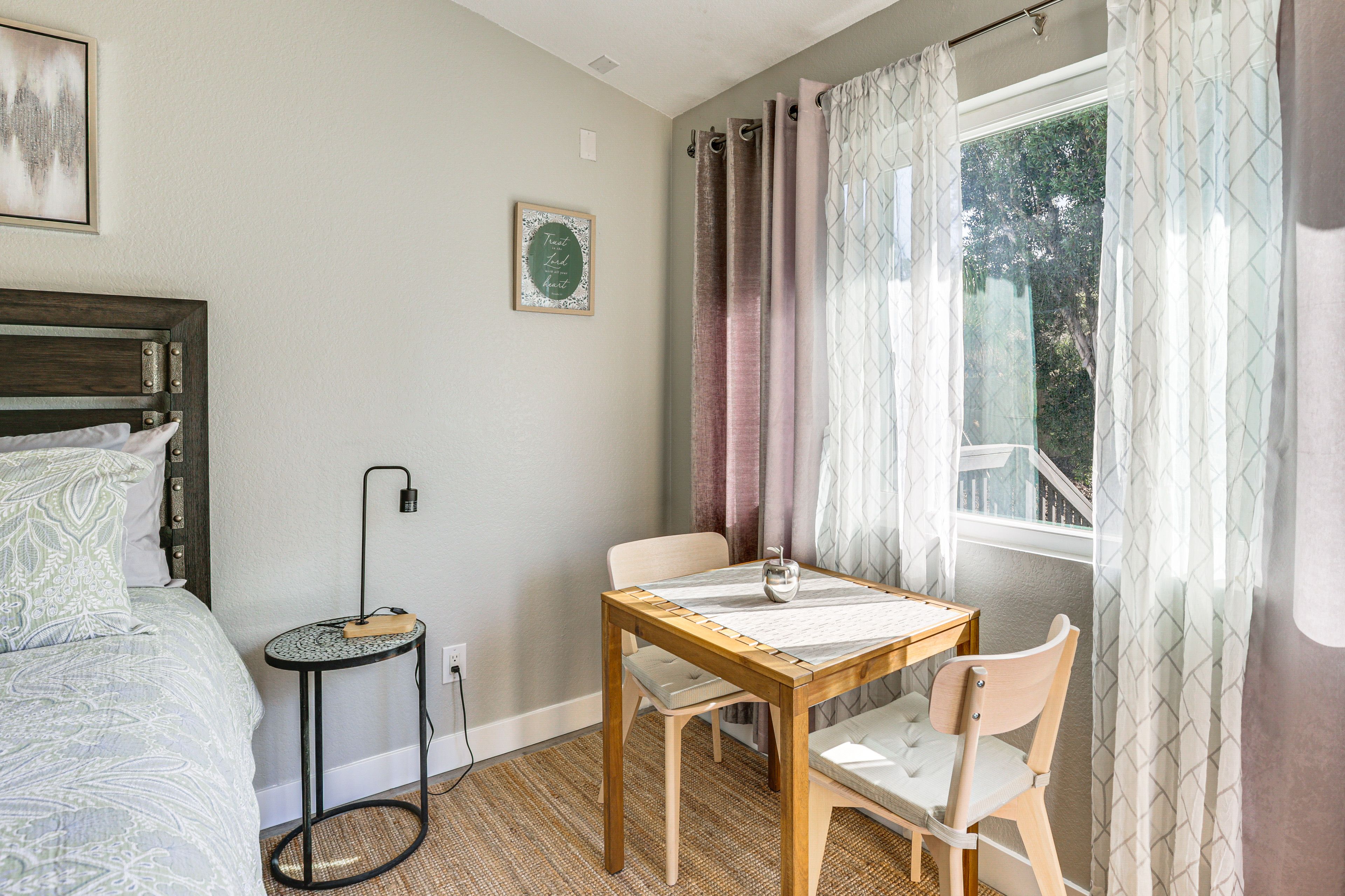 Breakfast Table | Dishware & Flatware