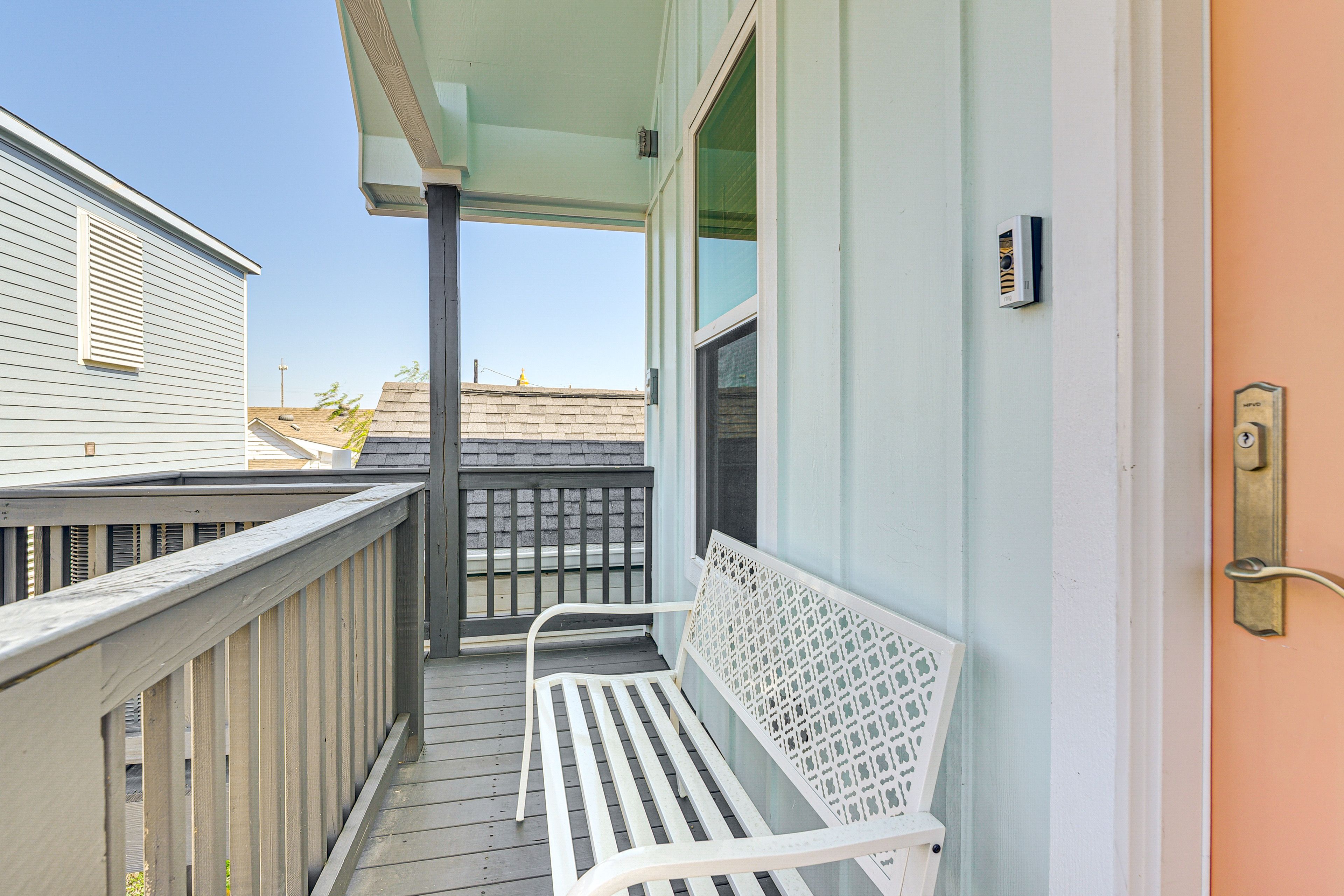 Private Deck/Entry Area