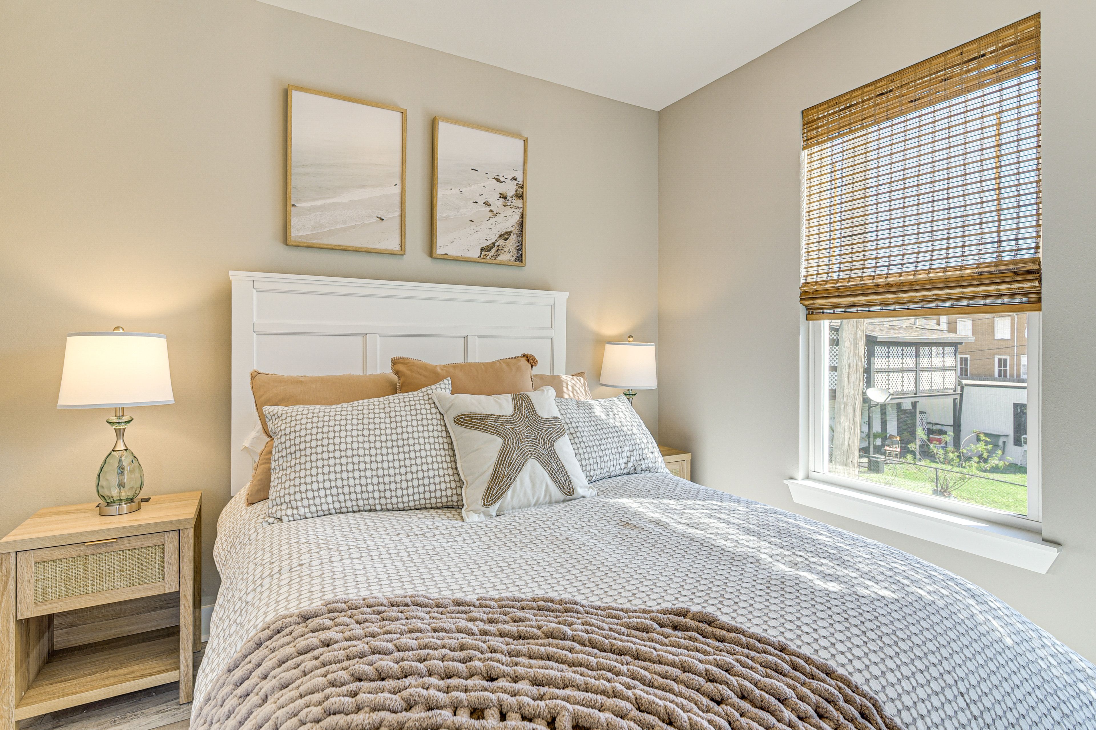 Bedroom 1 | Queen Bed | Smart TV