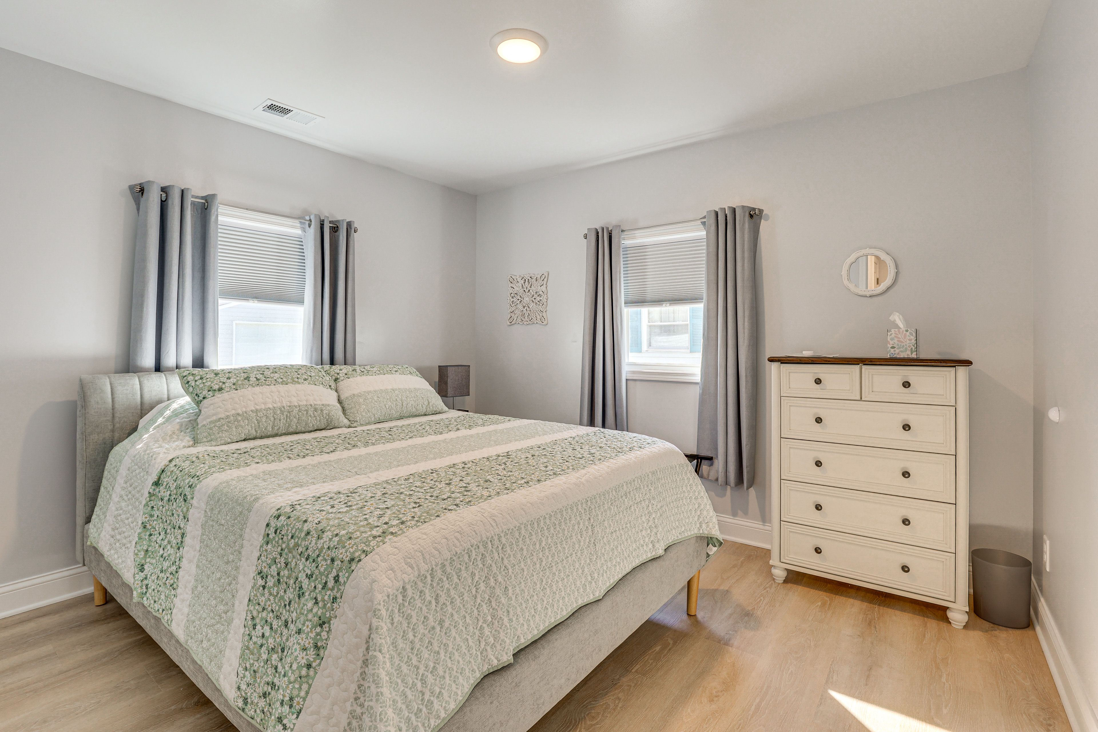 Bedroom 2 | Queen Bed