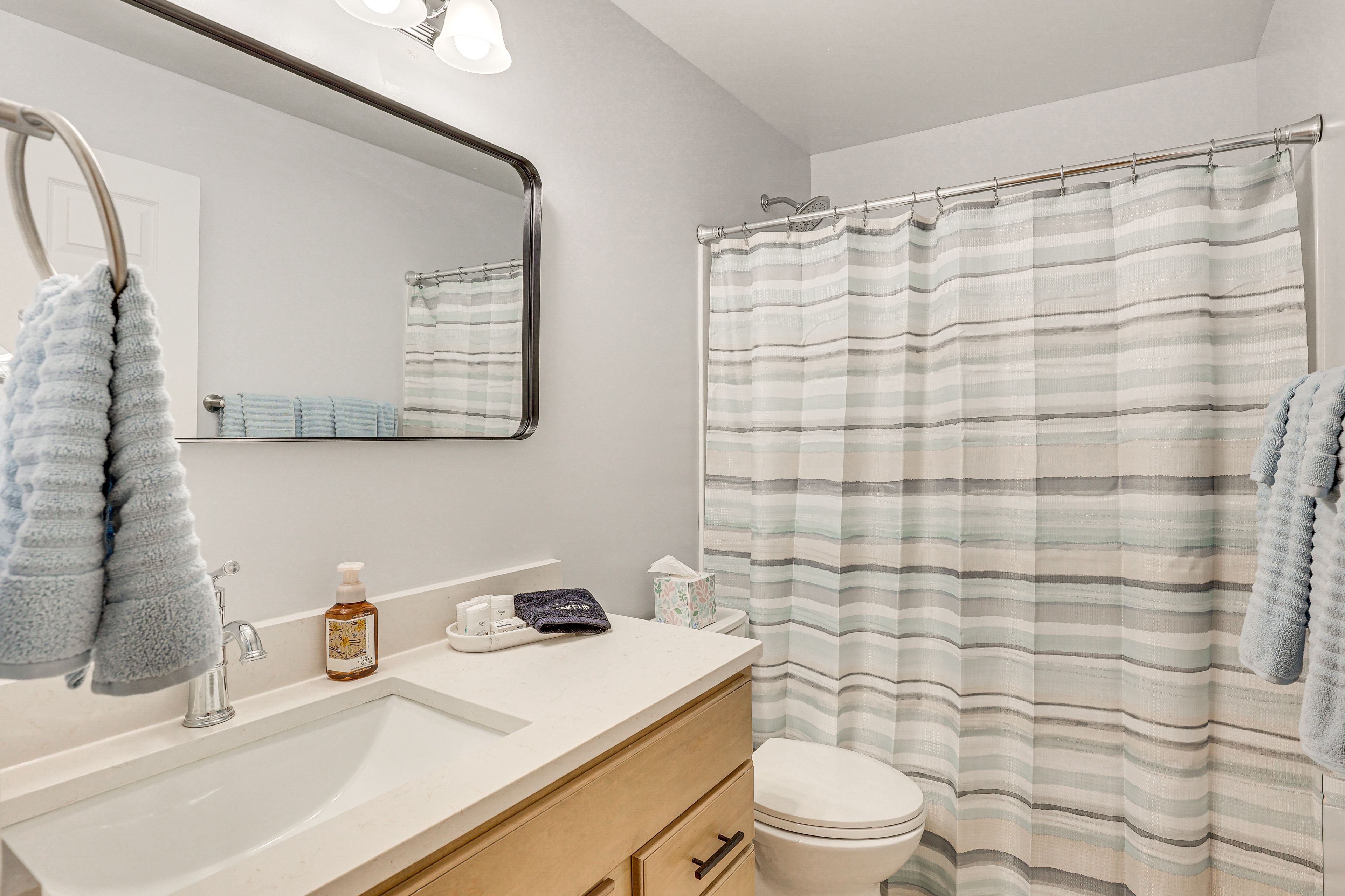 Full Bathroom | Towels Provided | Complimentary Toiletries