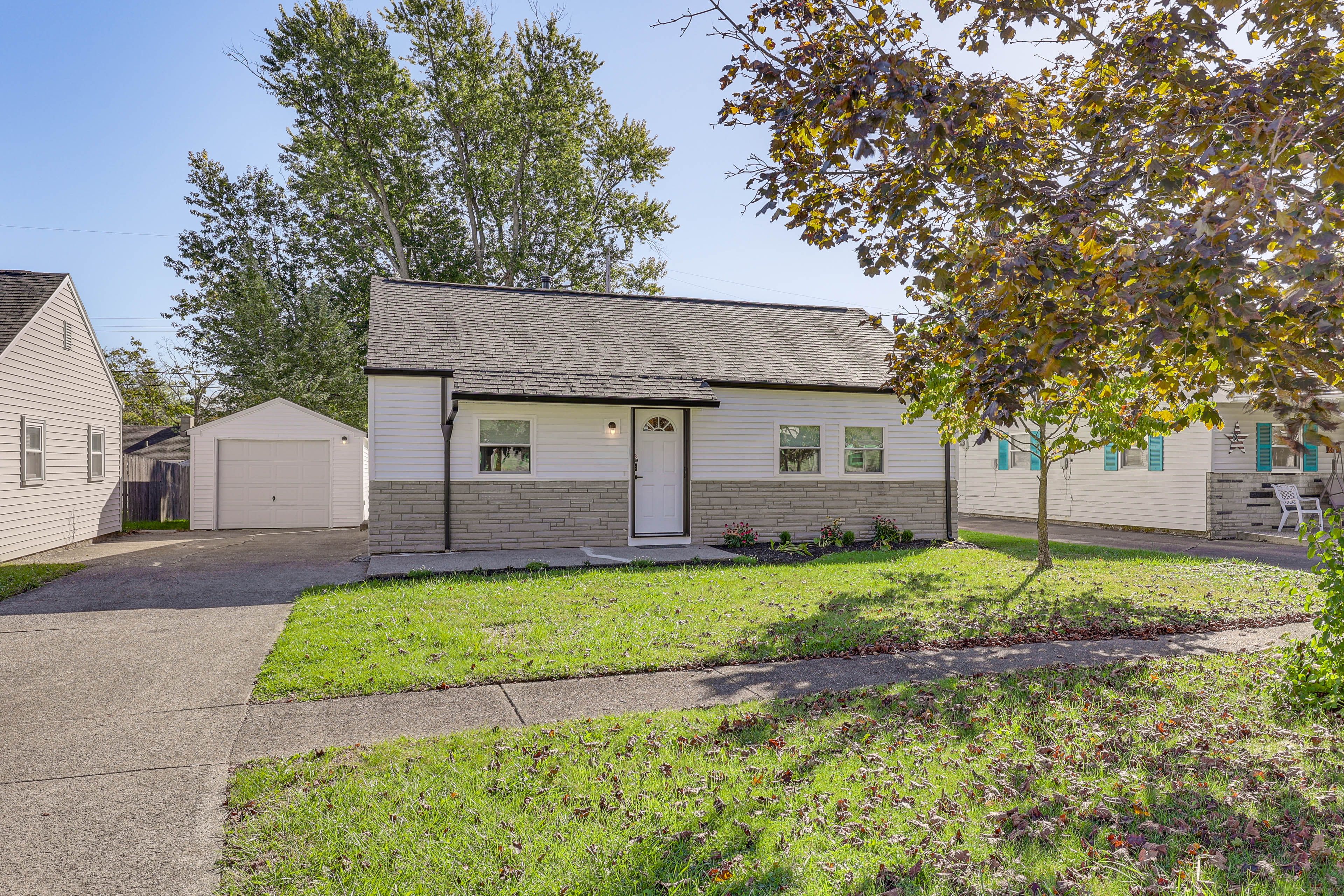 Parking | Driveway (3 Vehicles) | No Garage Parking