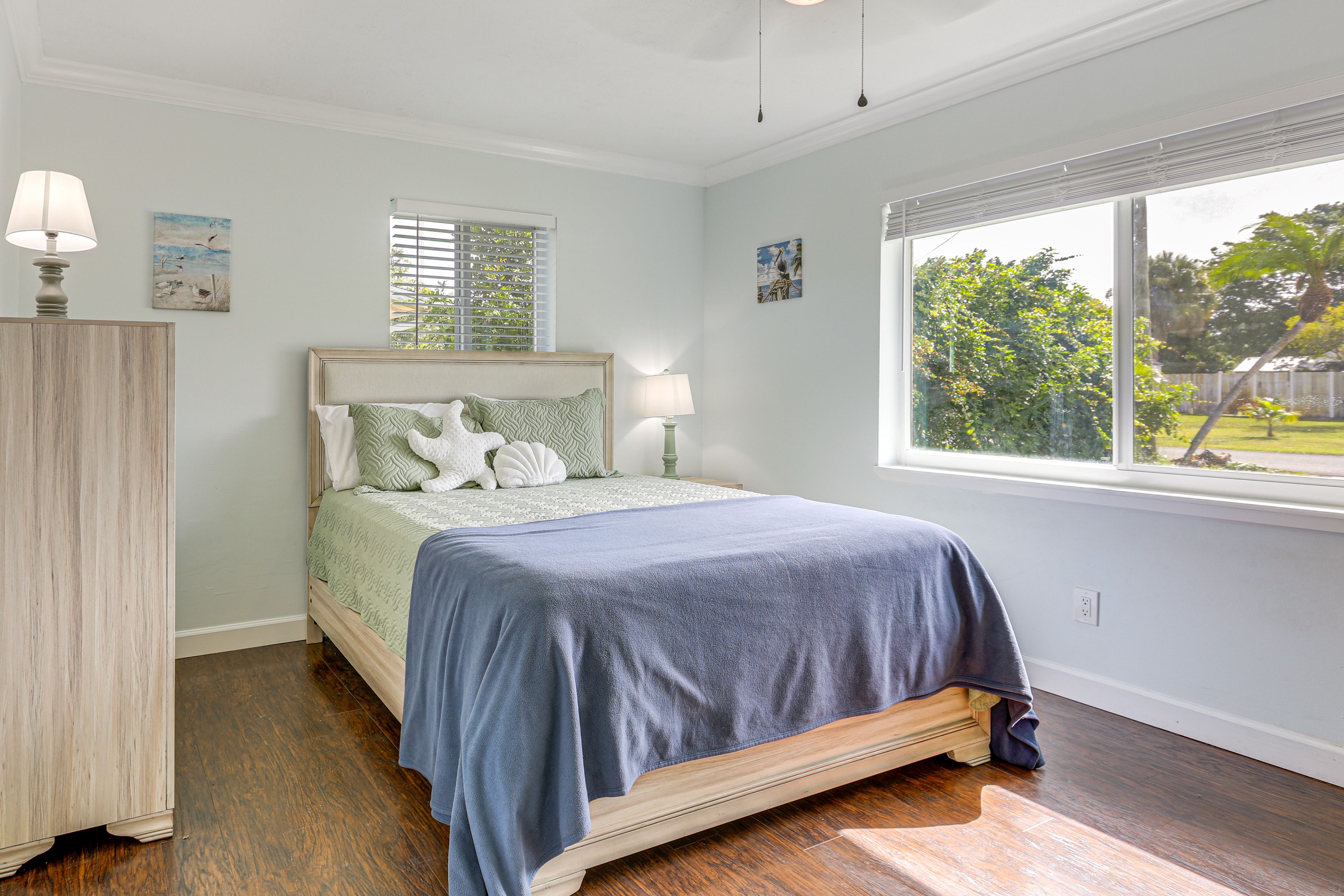Bedroom 2 | Queen Bed