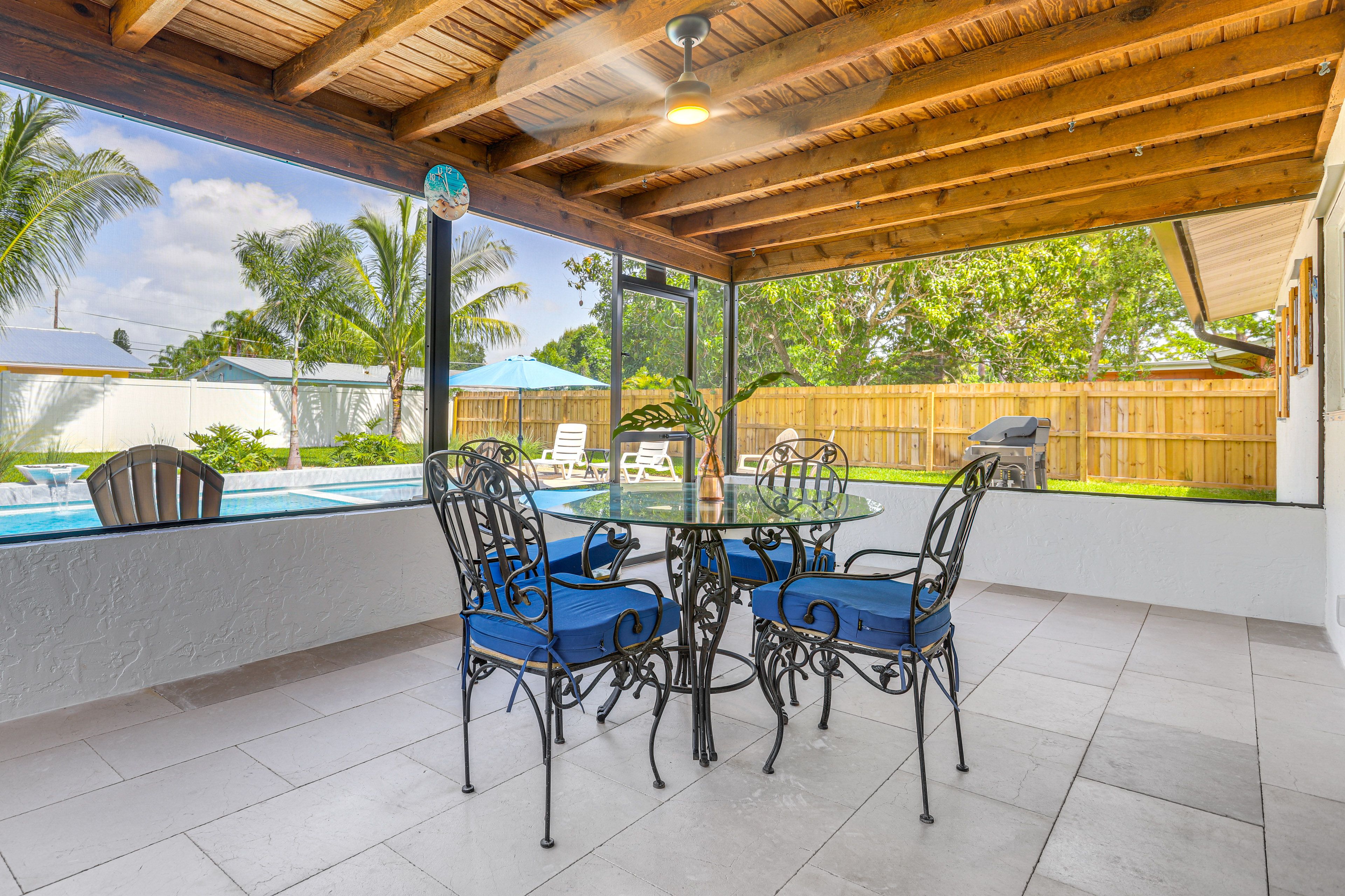 Lanai | Outdoor Dining Area