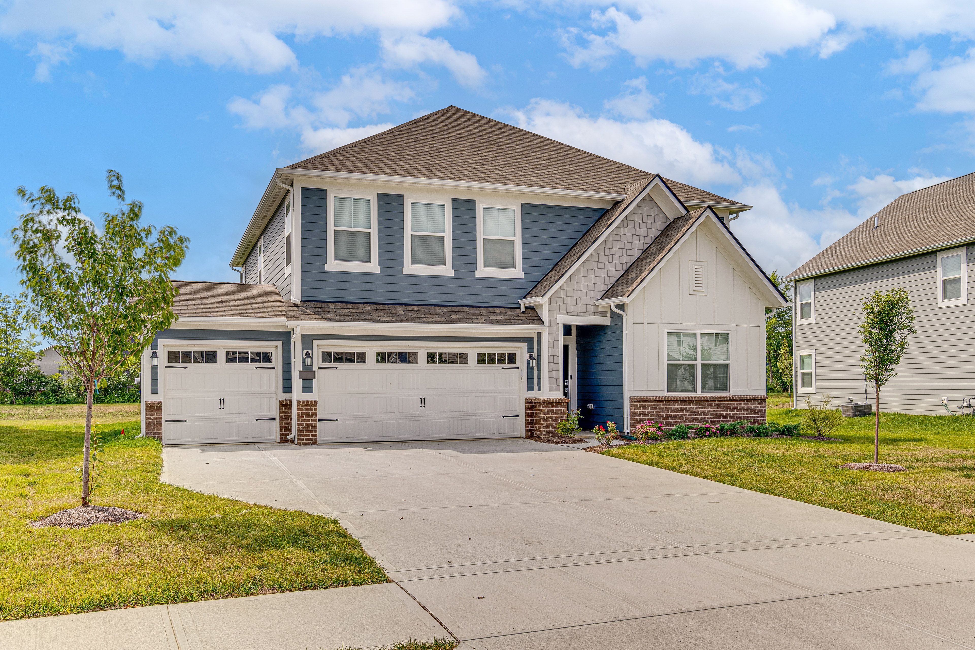 Parking | Driveway (4 Vehicles) | Garage (2 Vehicles)