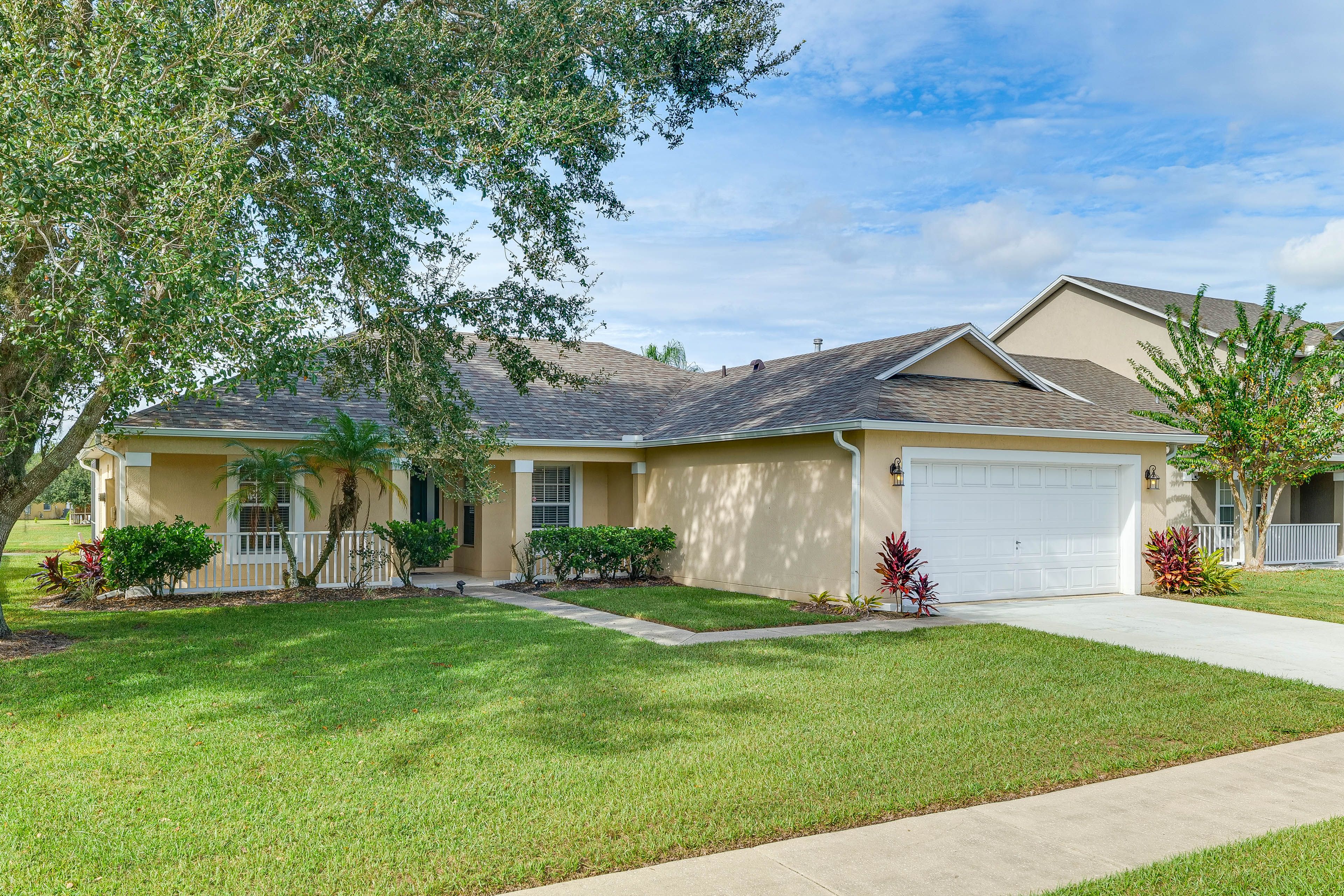 House Exterior | Nearby Tennis & Basketball Court