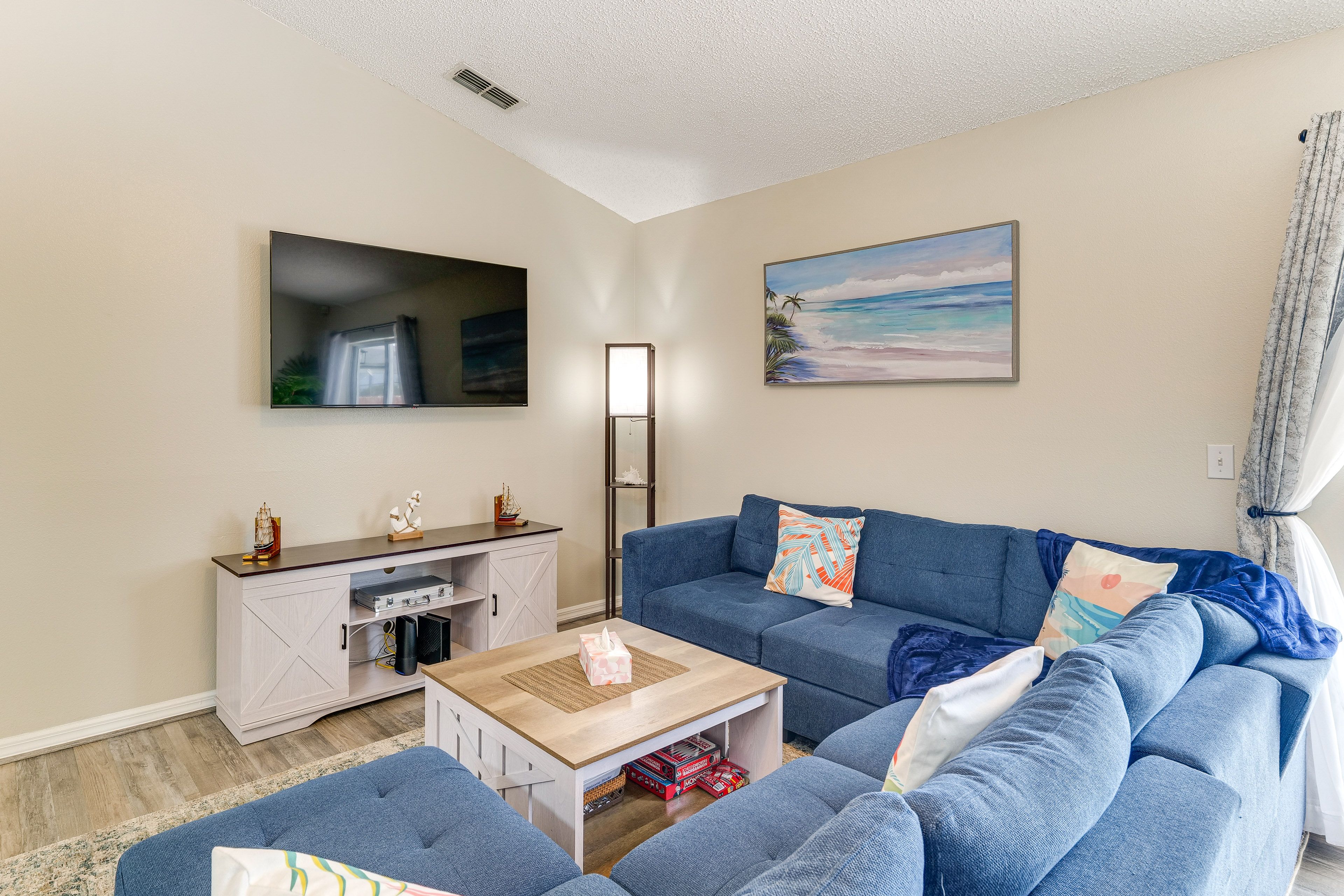 Living Room | Free WiFi | Single-Story Home