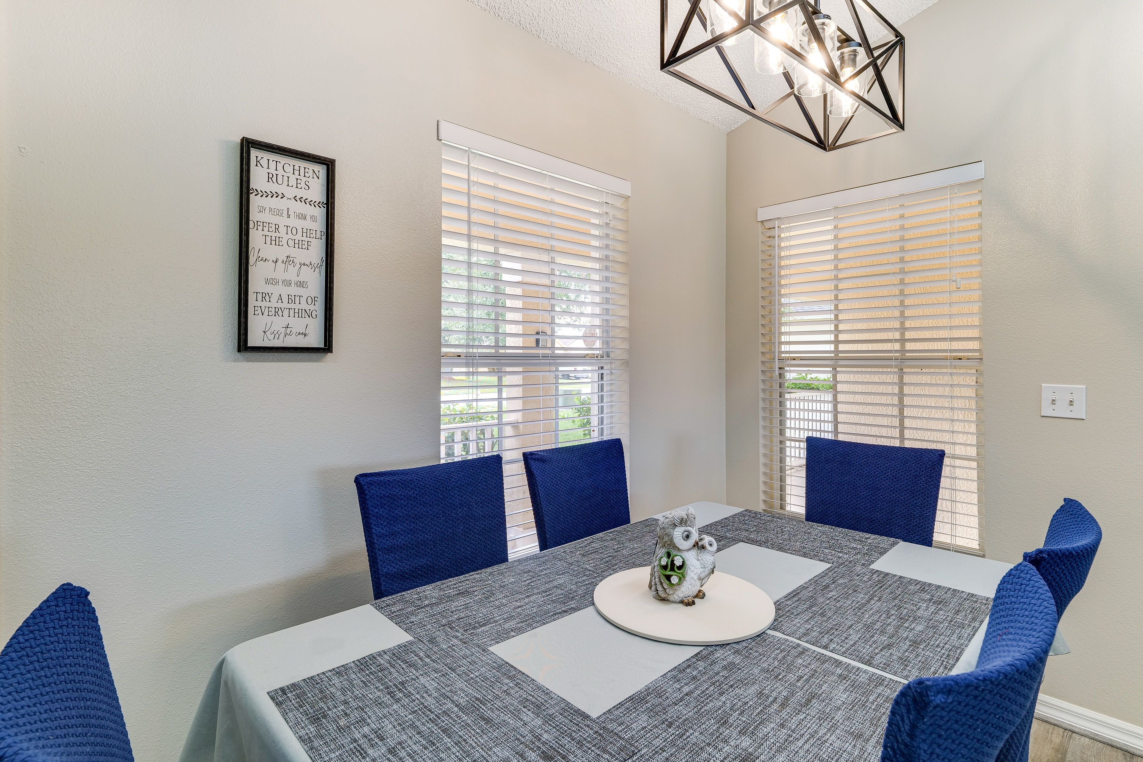 Dining Area | Dishware/Flatware Provided