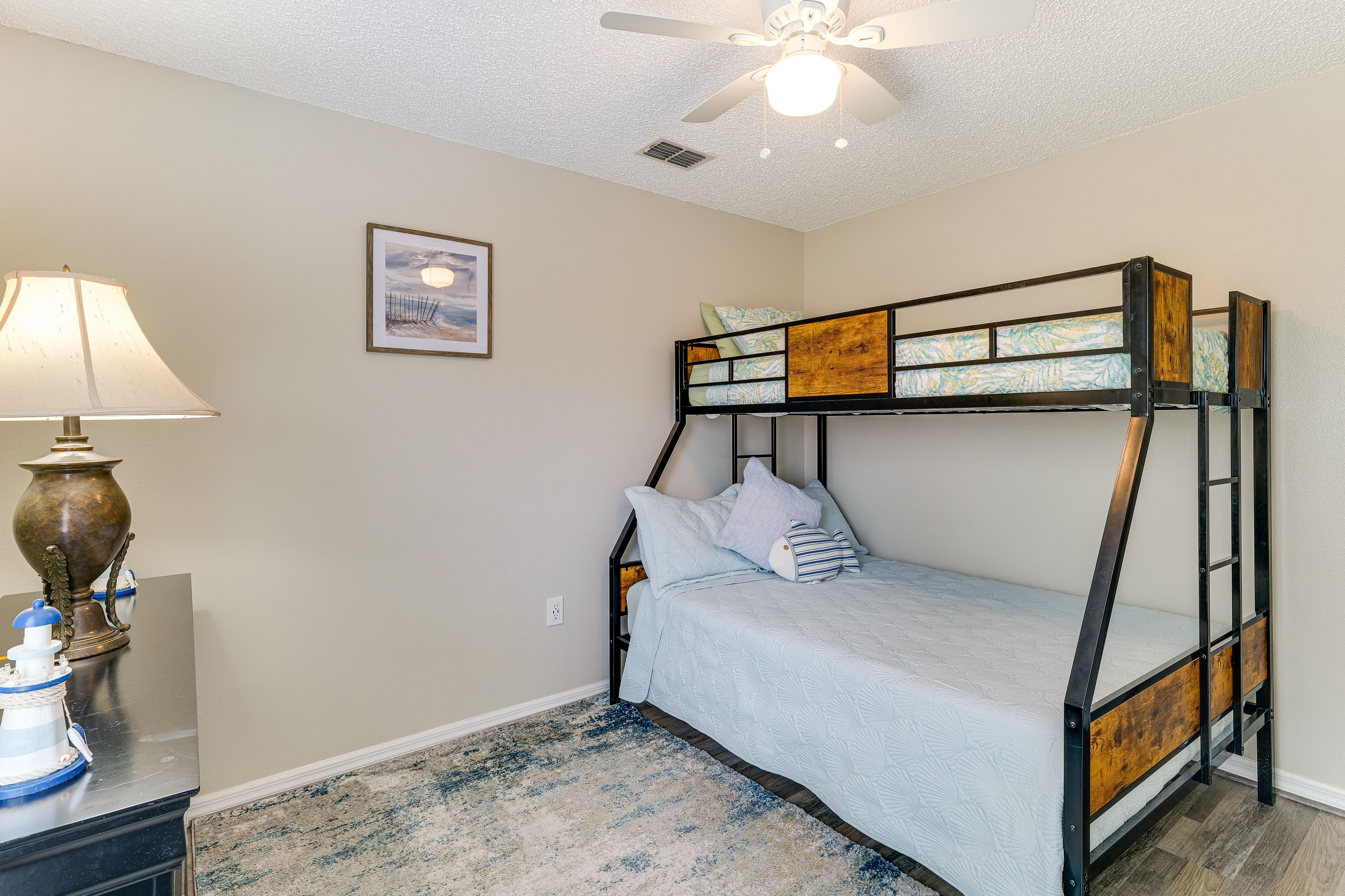 Bedroom 3 | Twin/Full Bunk Bed