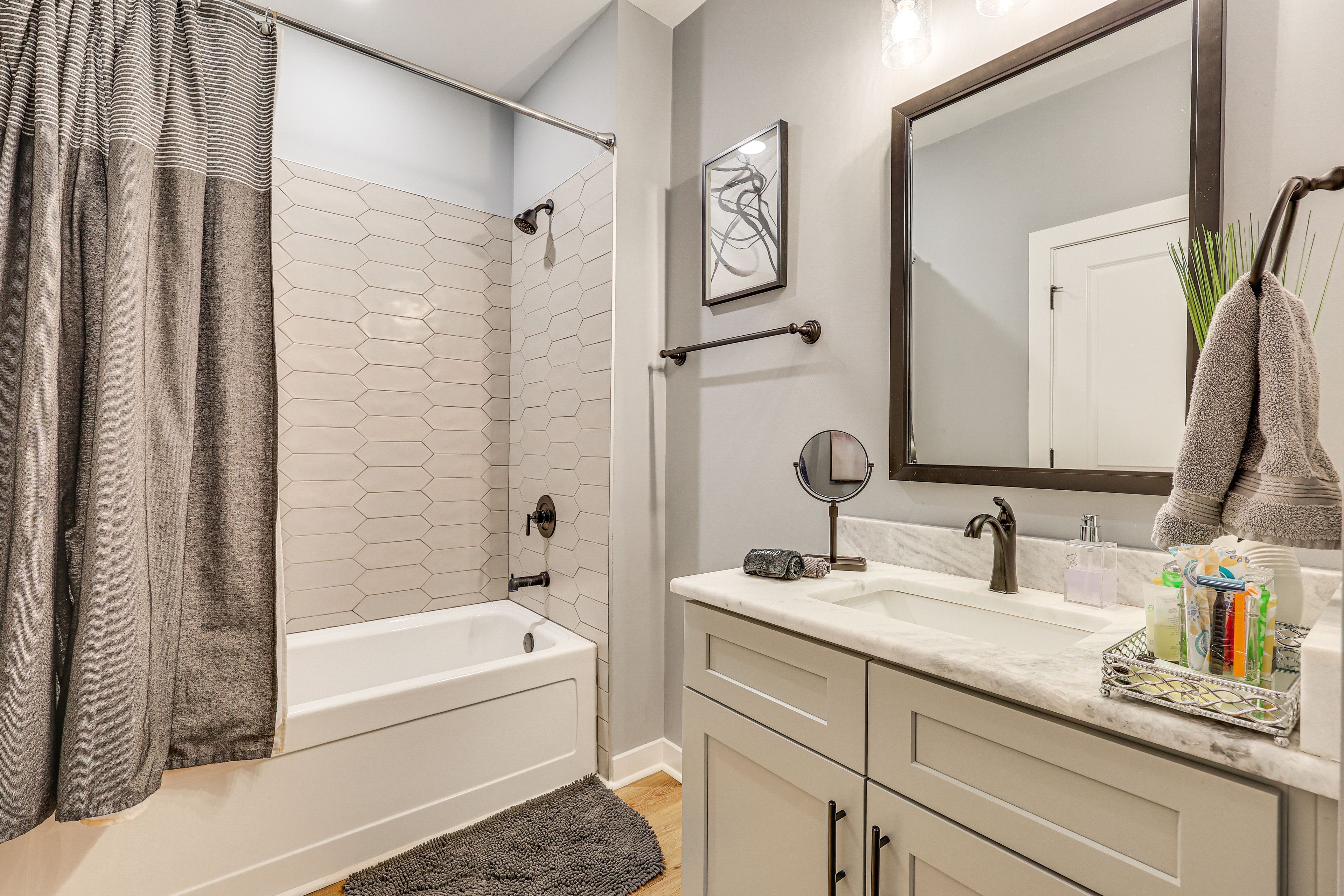 Full Bathroom | 2nd Floor