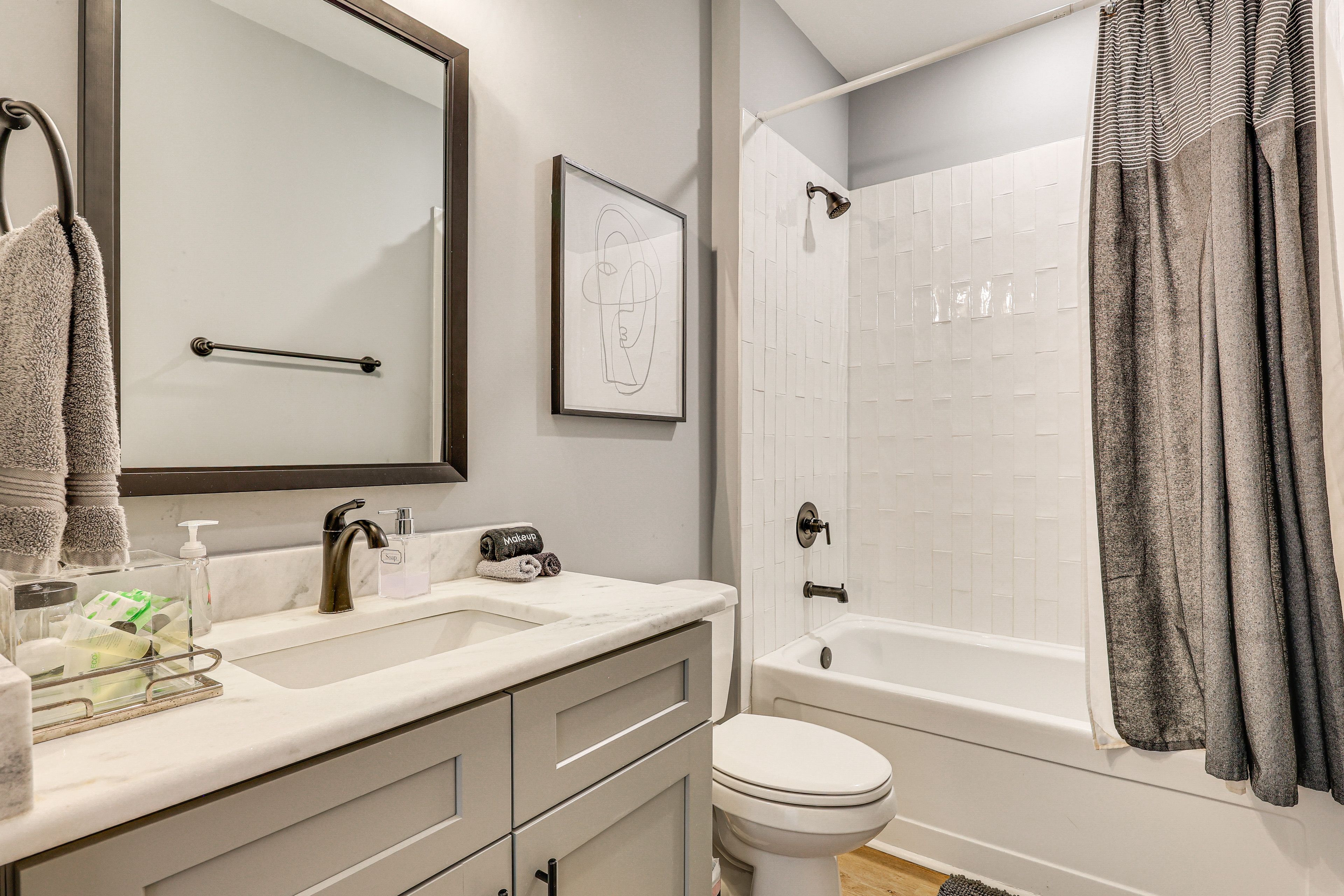 Full Bathroom | 2nd Floor