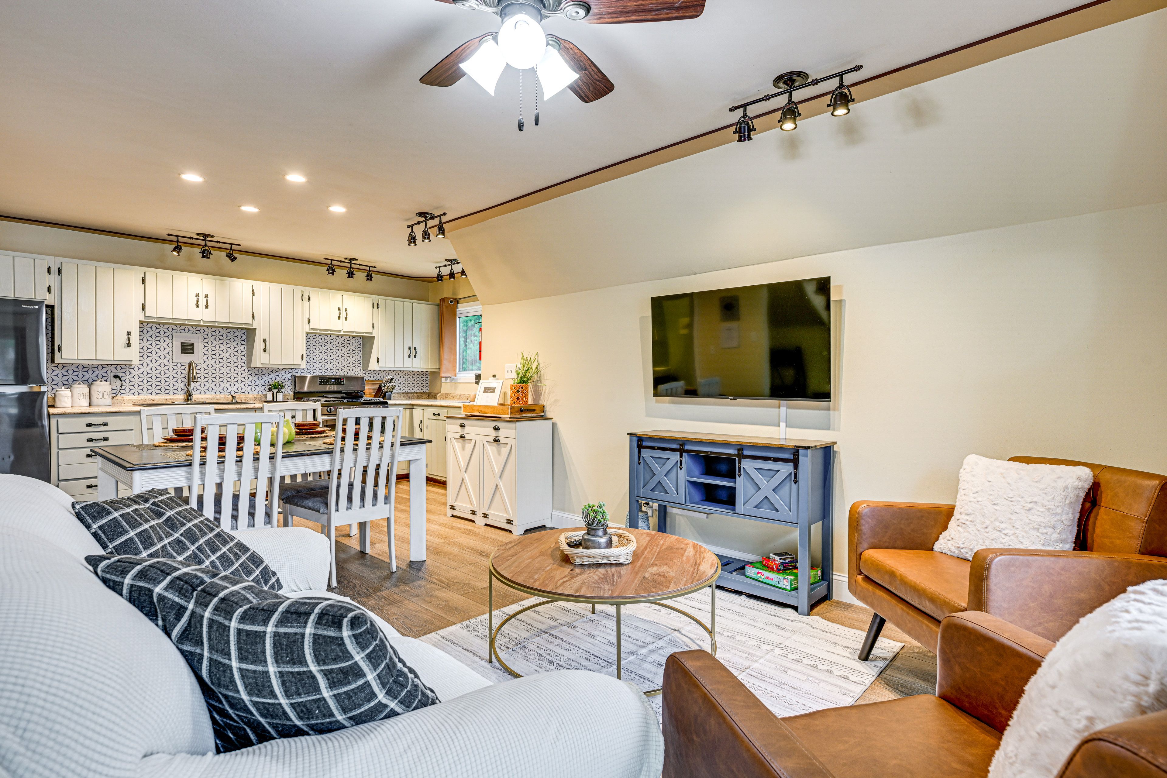 Interior | Open Floor Plan | Free WiFi | Central Heating & A/C