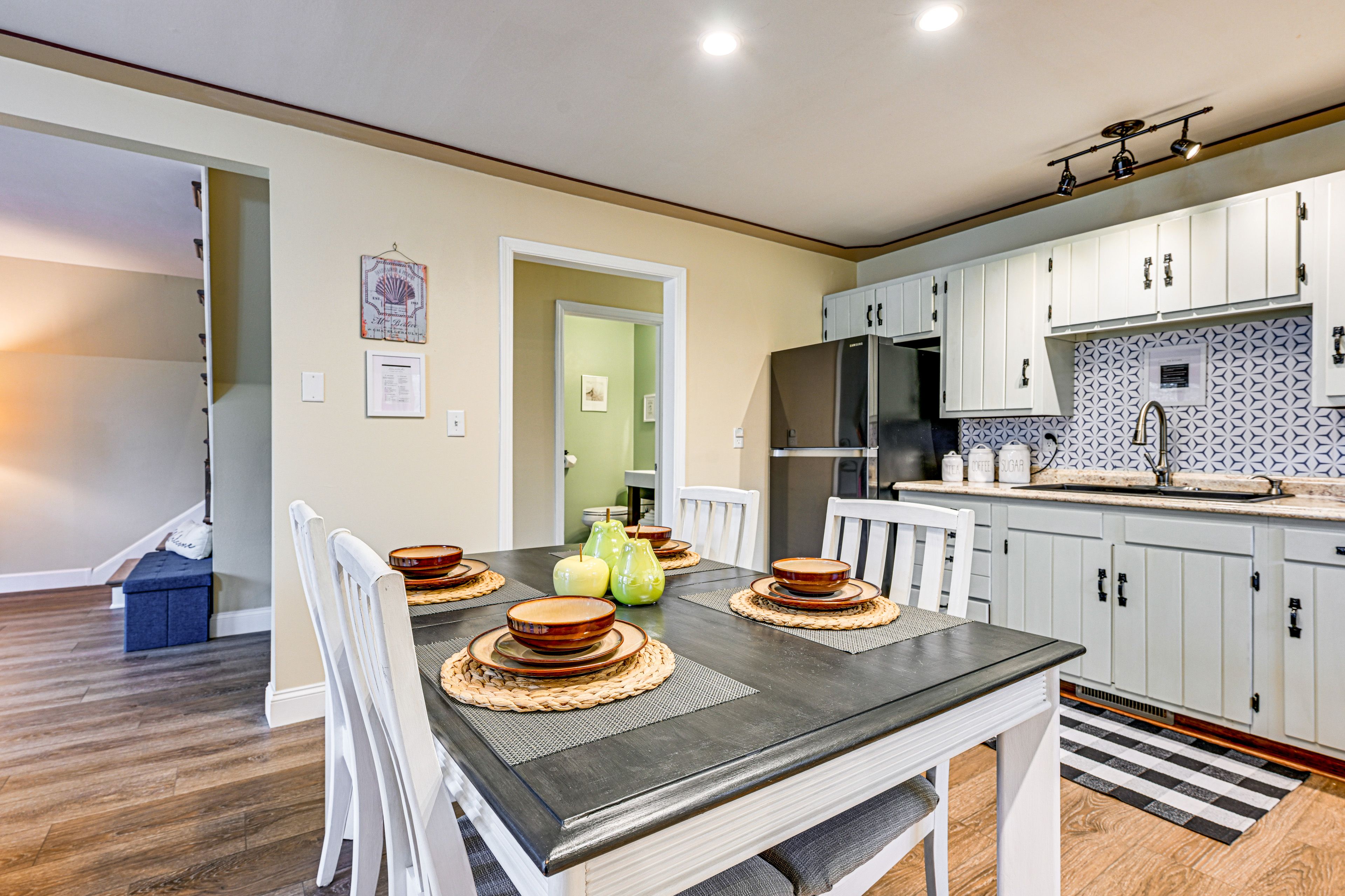 Dining Area | Dishes & Flatware Provided | 1st Floor