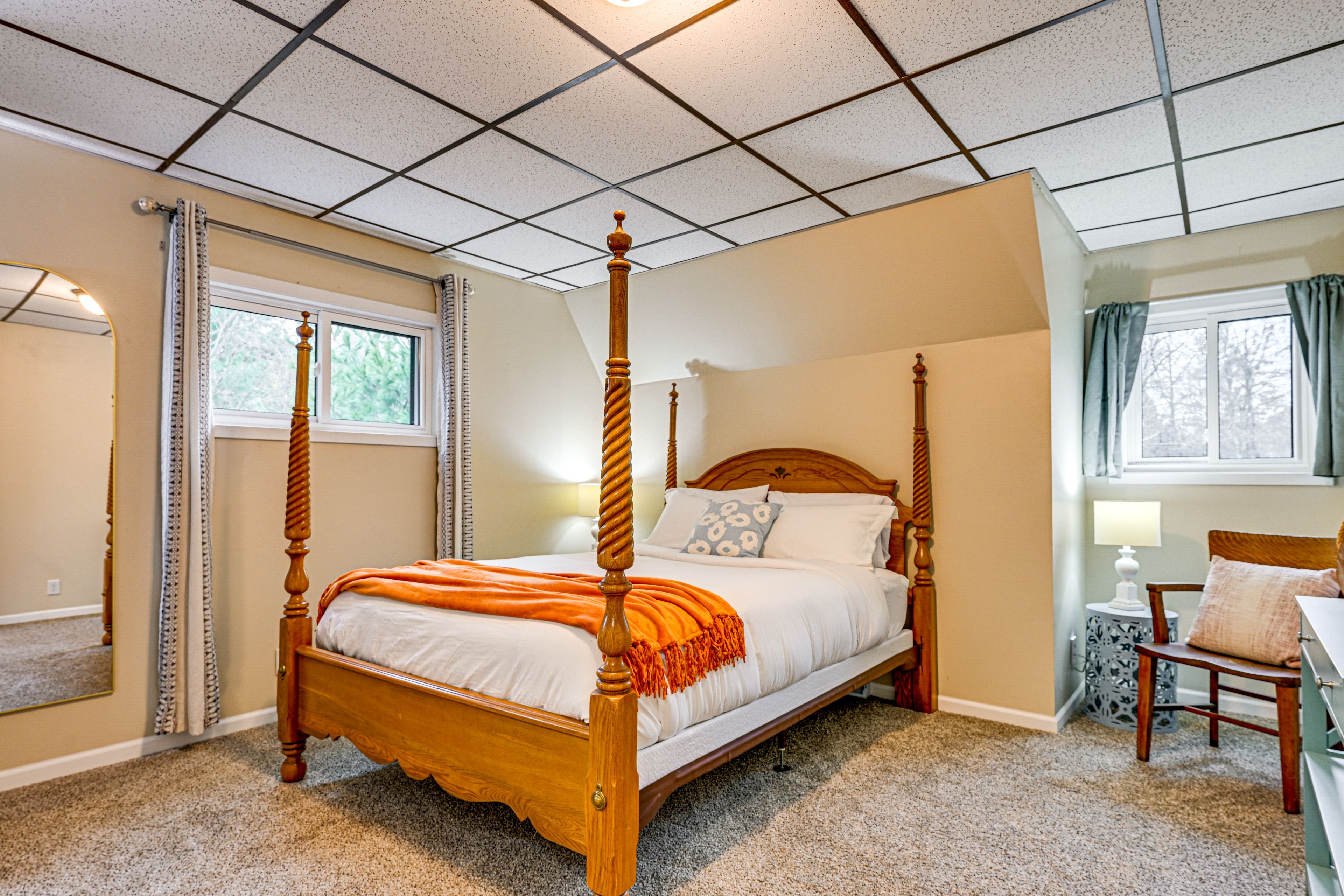 Bedroom 1 | Queen Bed | 1st Floor