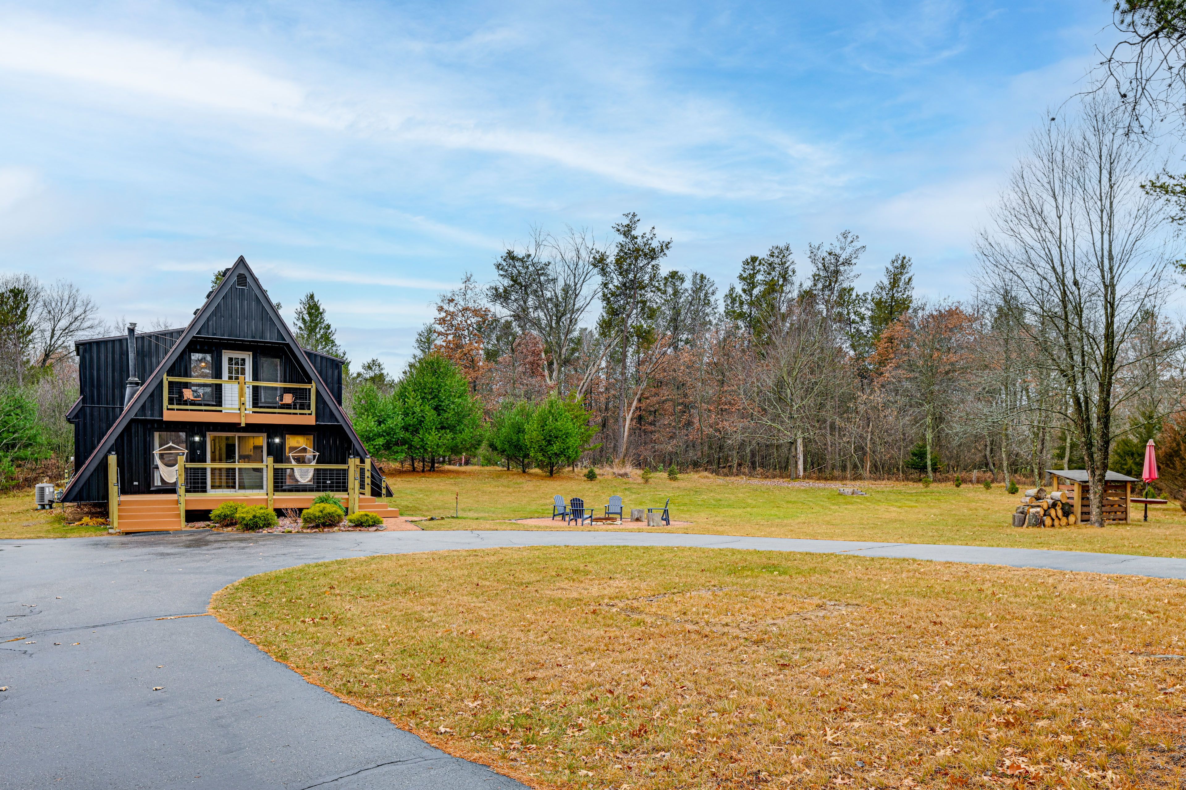 Parking | Driveway (3 Vehicles) | Trailer Parking Permitted