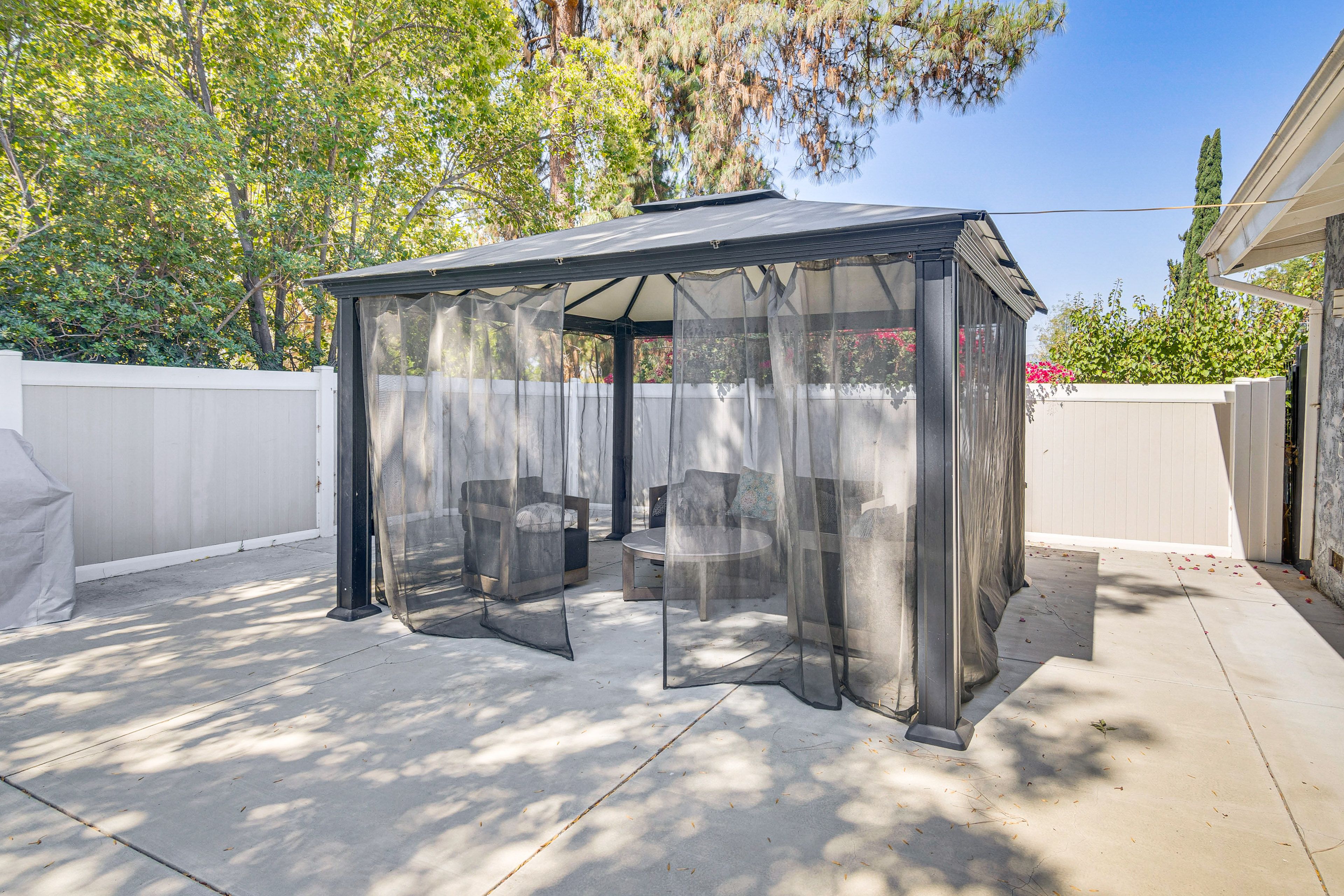 Private Backyard | Outdoor Pool | Garden