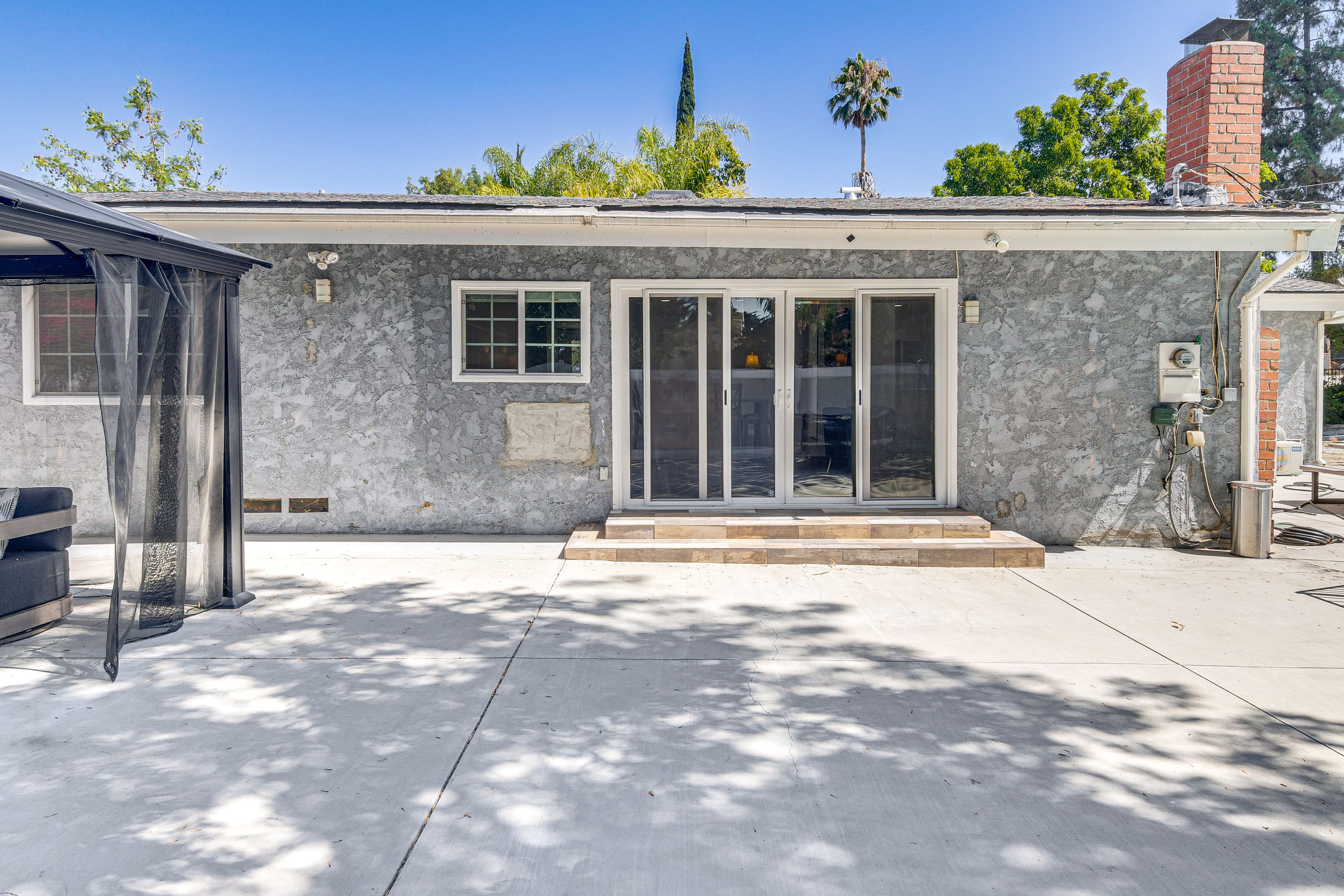 Private Backyard | Gazebo w/ Seating | Outdoor Pool | Dining Table | Garden
