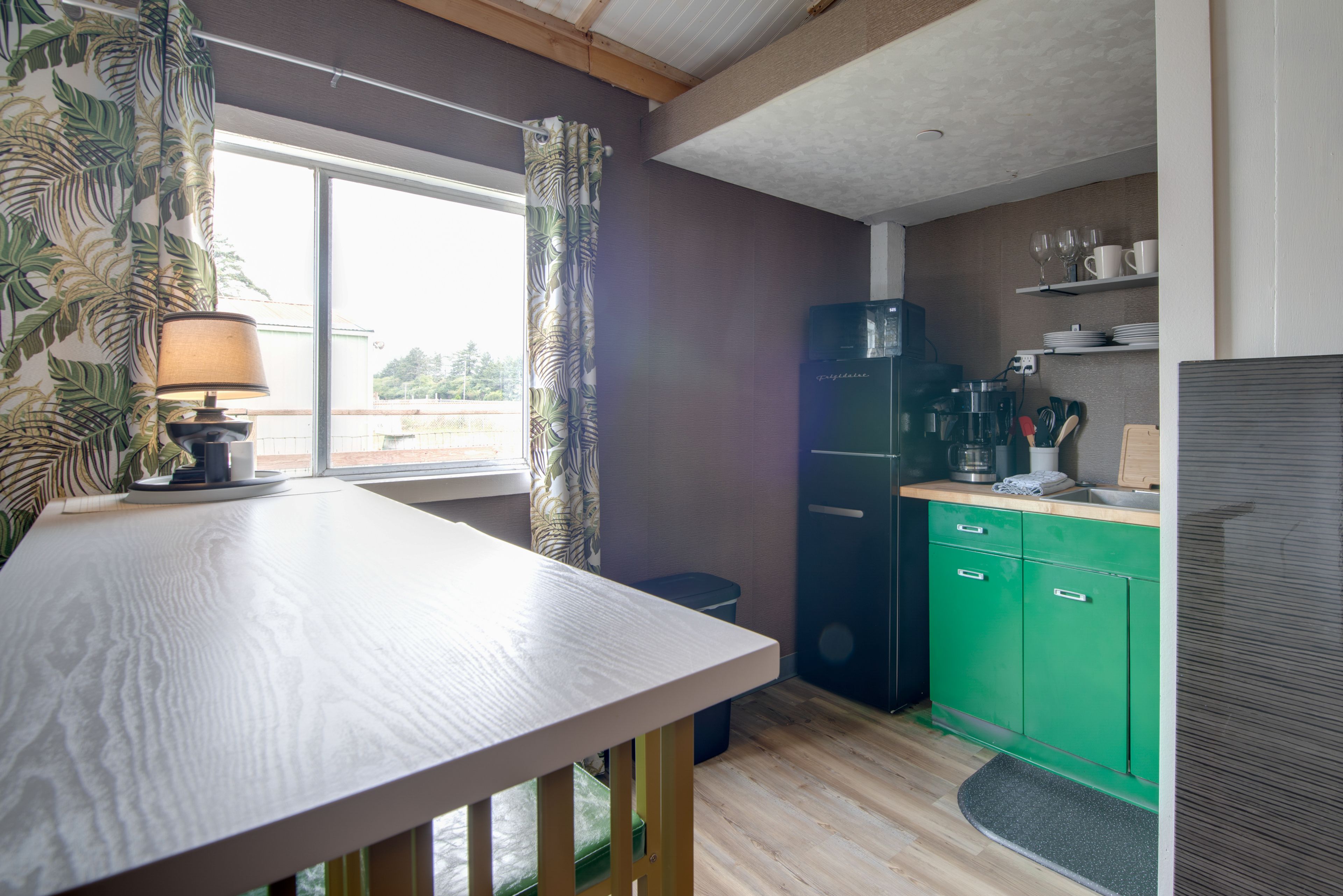 Kitchenette | Dining Area | Coffee Maker